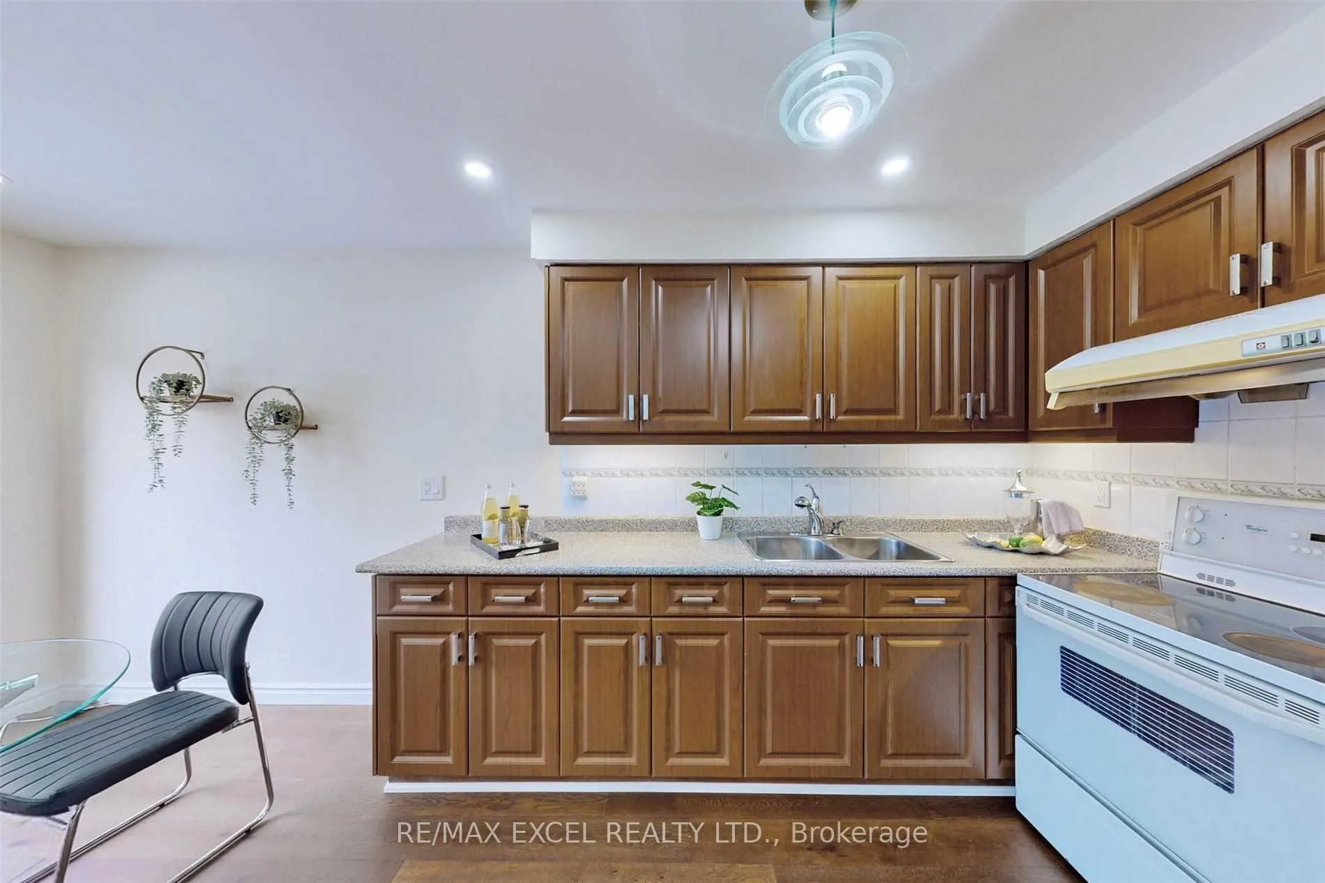 Photo 14 of 28 Karen Miles Crescent, Markham, Middlefield — HOMEH