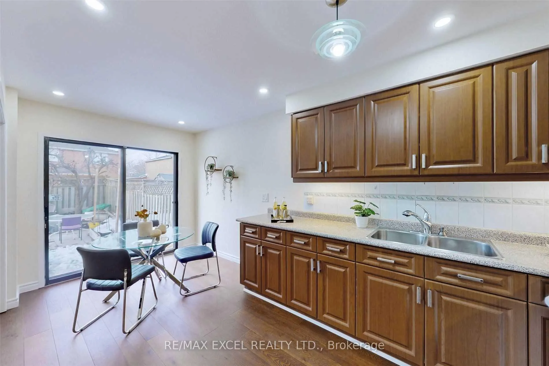 Photo 15 of 28 Karen Miles Crescent, Markham, Middlefield — HOMEH