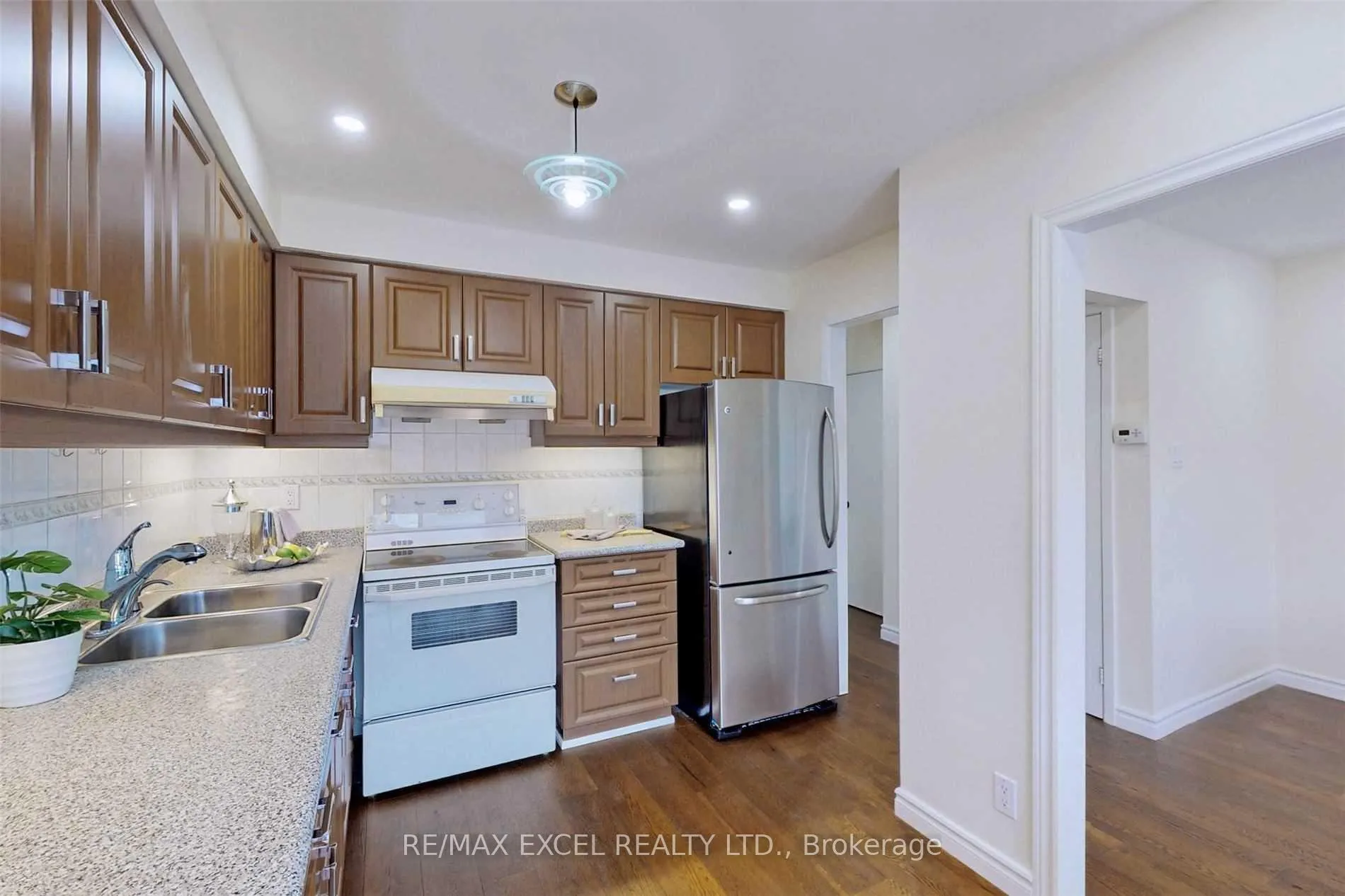 Photo 16 of 28 Karen Miles Crescent, Markham, Middlefield — HOMEH