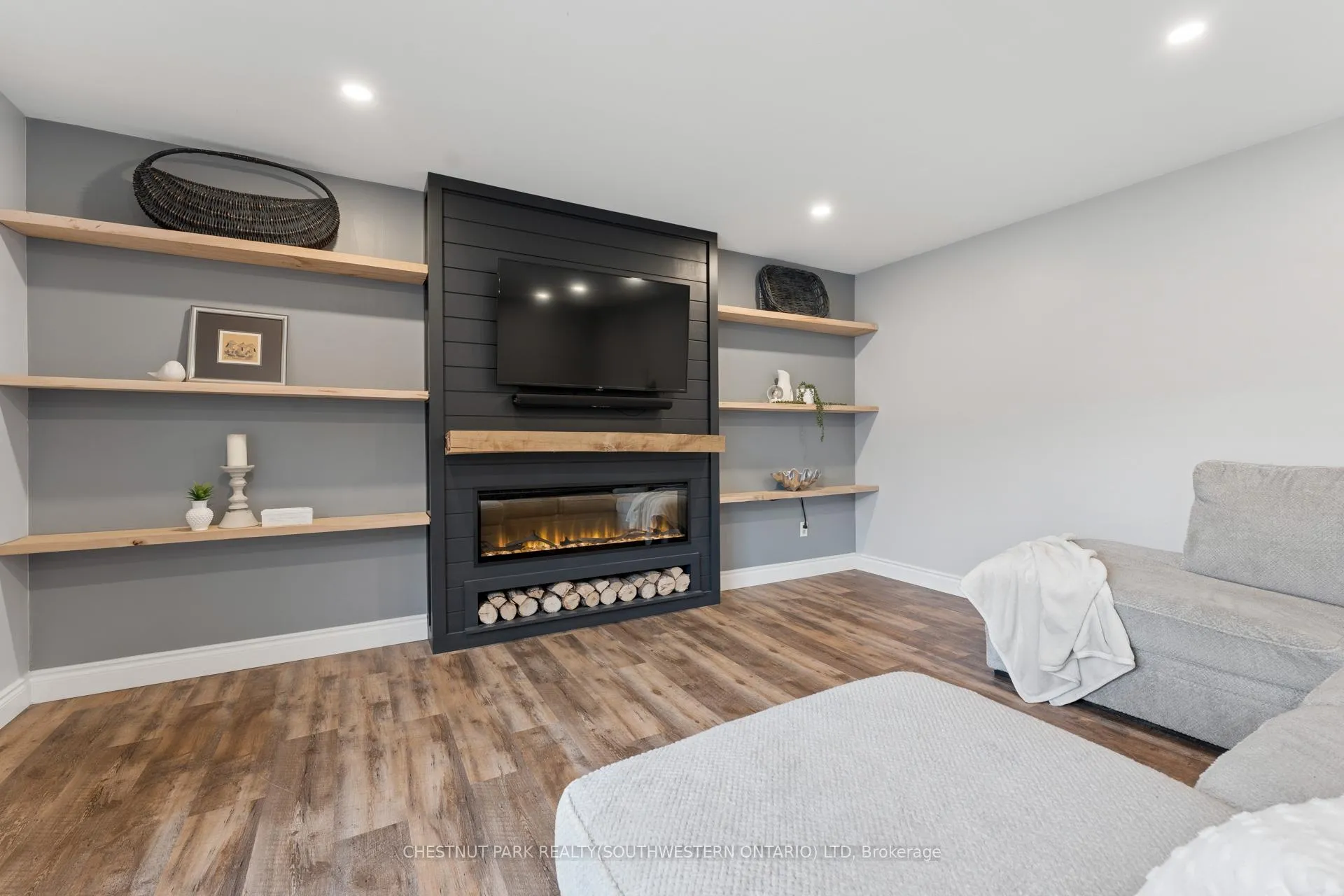Photo 11 of 137 Donald Street, Kitchener — HOMEH