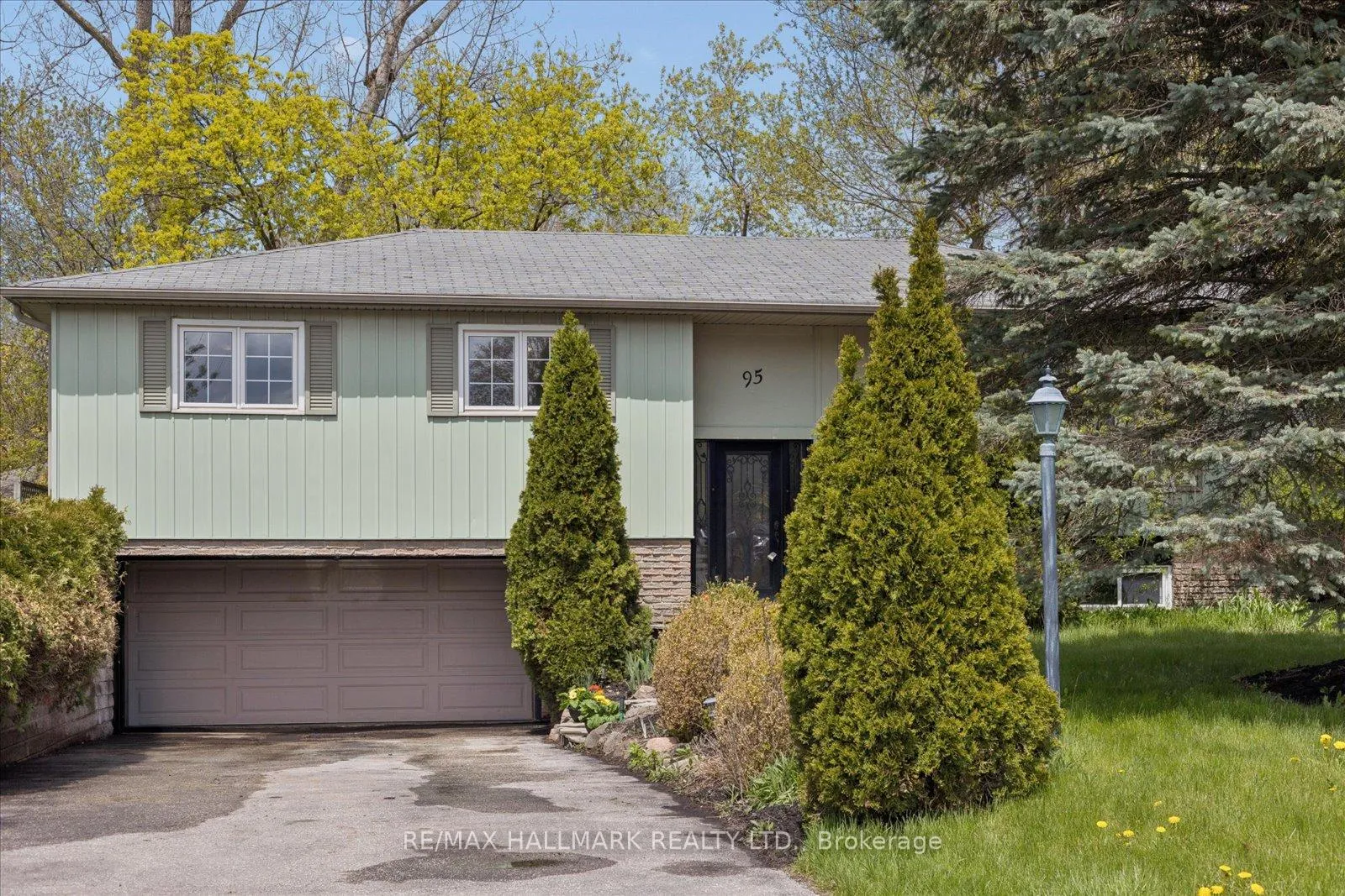 Photo 4 of 95 Booth Drive, Whitchurch-Stouffville, Stouffville — HOMEH