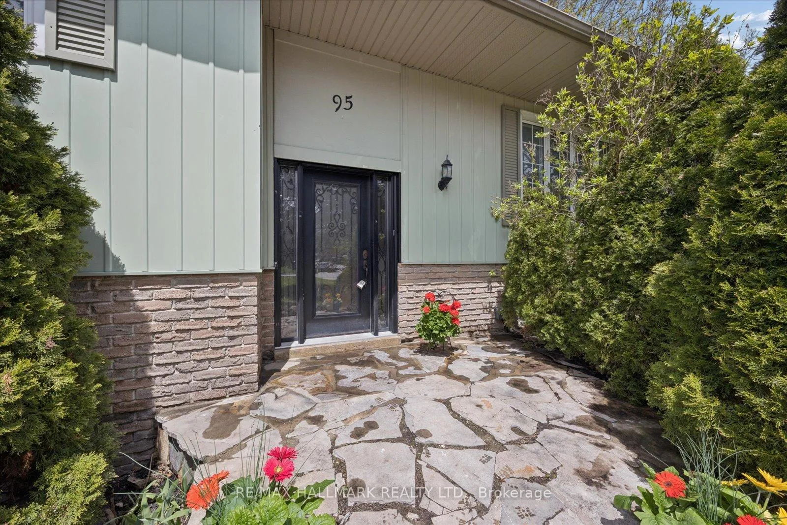 Photo 5 of 95 Booth Drive, Whitchurch-Stouffville, Stouffville — HOMEH