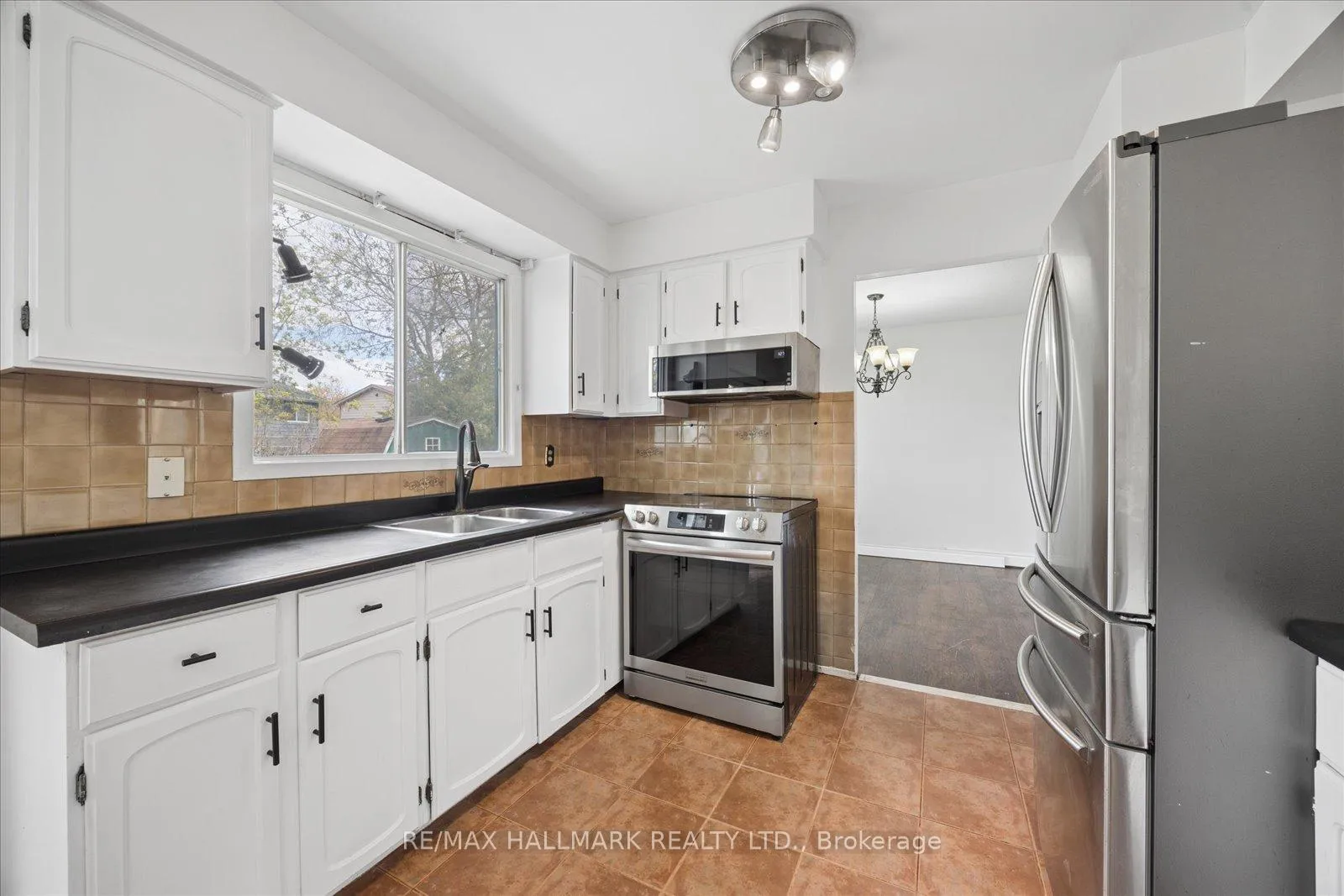 Photo 11 of 95 Booth Drive, Whitchurch-Stouffville, Stouffville — HOMEH