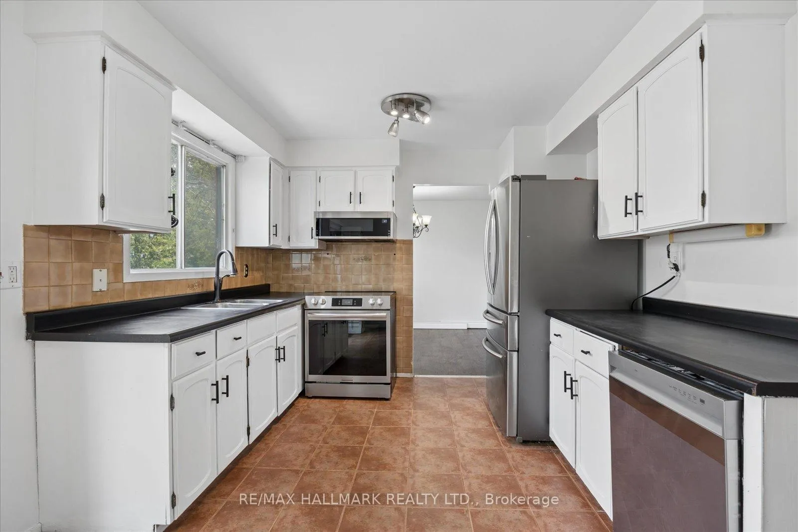 Photo 12 of 95 Booth Drive, Whitchurch-Stouffville, Stouffville — HOMEH