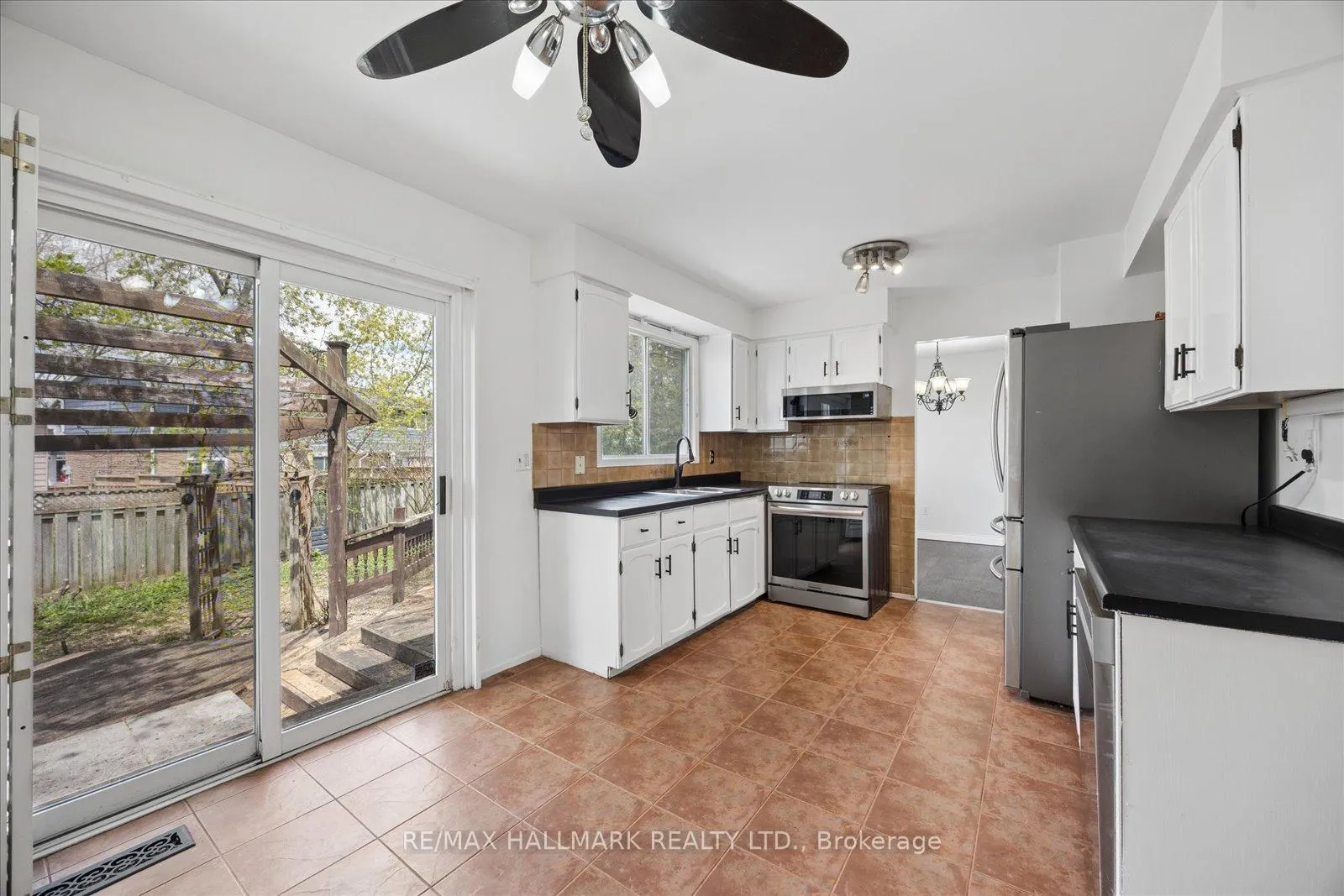 Photo 13 of 95 Booth Drive, Whitchurch-Stouffville, Stouffville — HOMEH