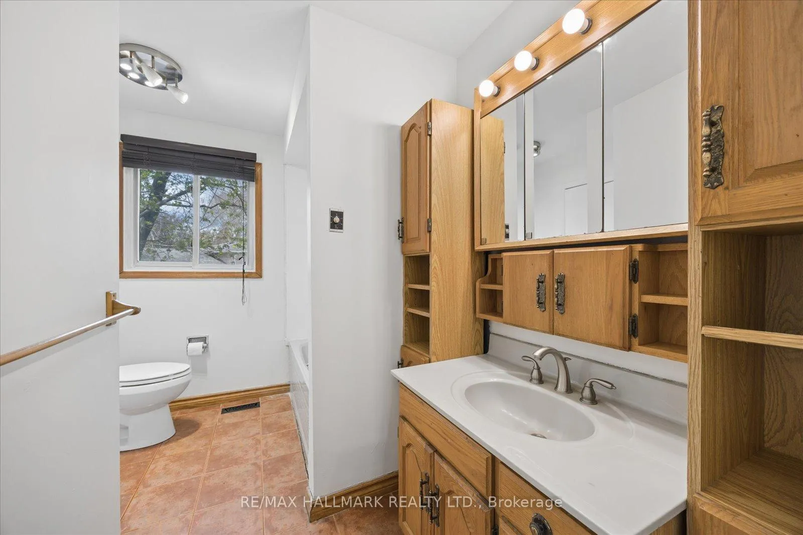 Photo 19 of 95 Booth Drive, Whitchurch-Stouffville, Stouffville — HOMEH