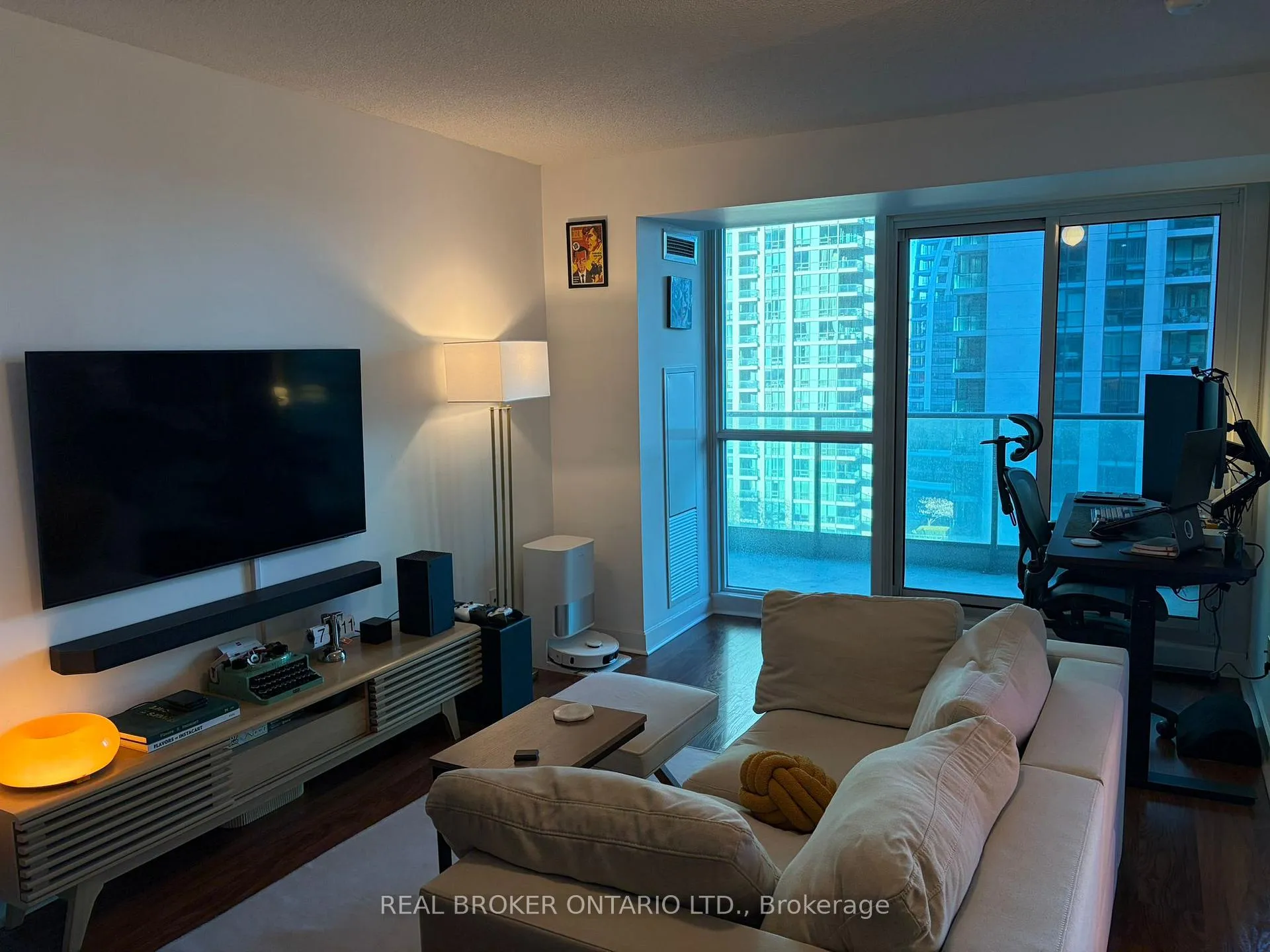 Photo 2 of Unit 1307, 33 Bay Street, Toronto, Waterfront Communities — HOMEH