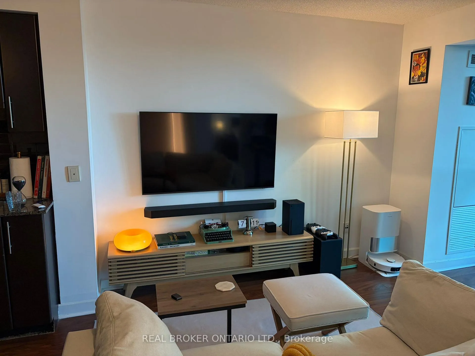 Photo 3 of Unit 1307, 33 Bay Street, Toronto, Waterfront Communities — HOMEH