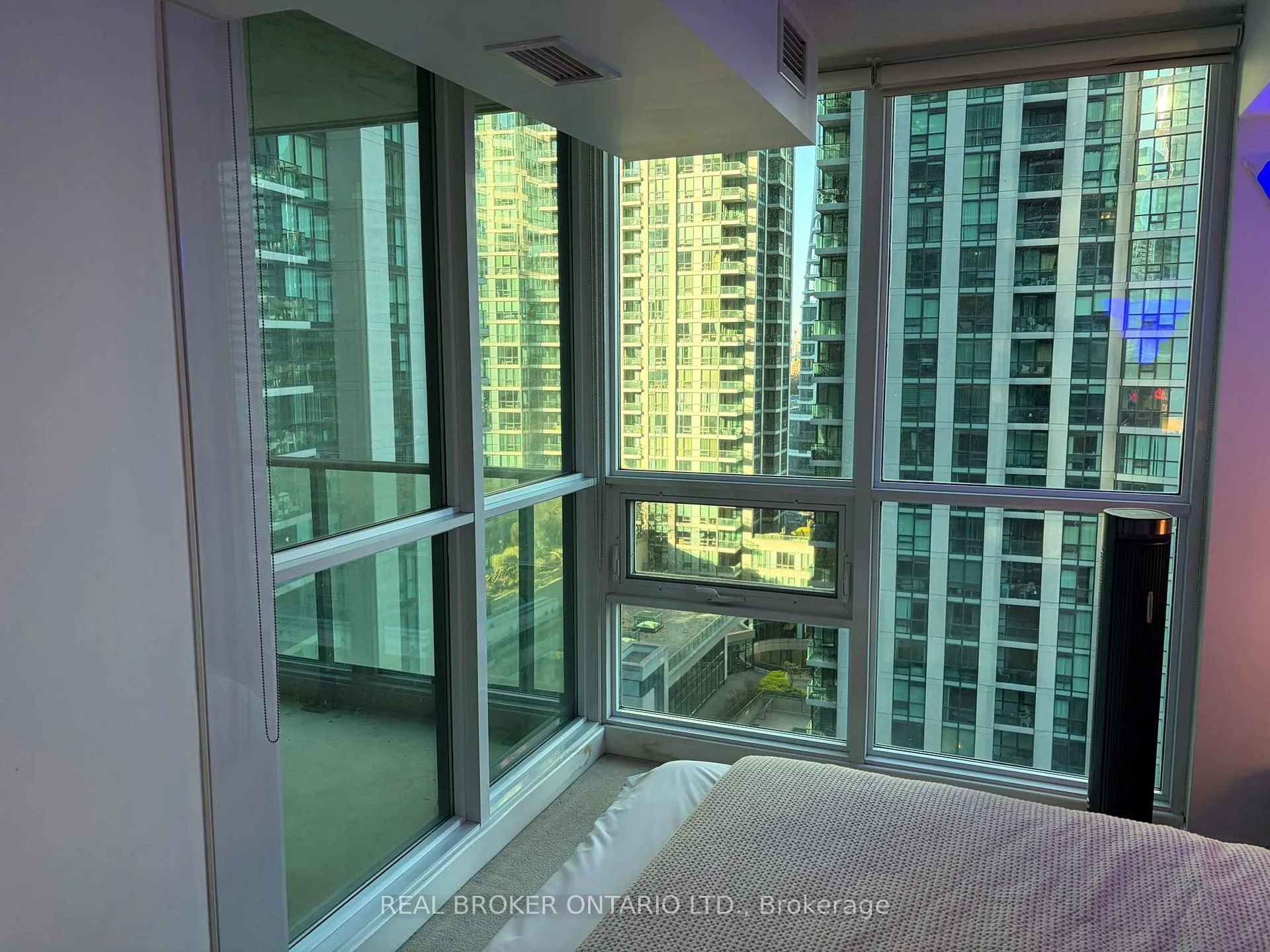 Photo 4 of Unit 1307, 33 Bay Street, Toronto, Waterfront Communities — HOMEH