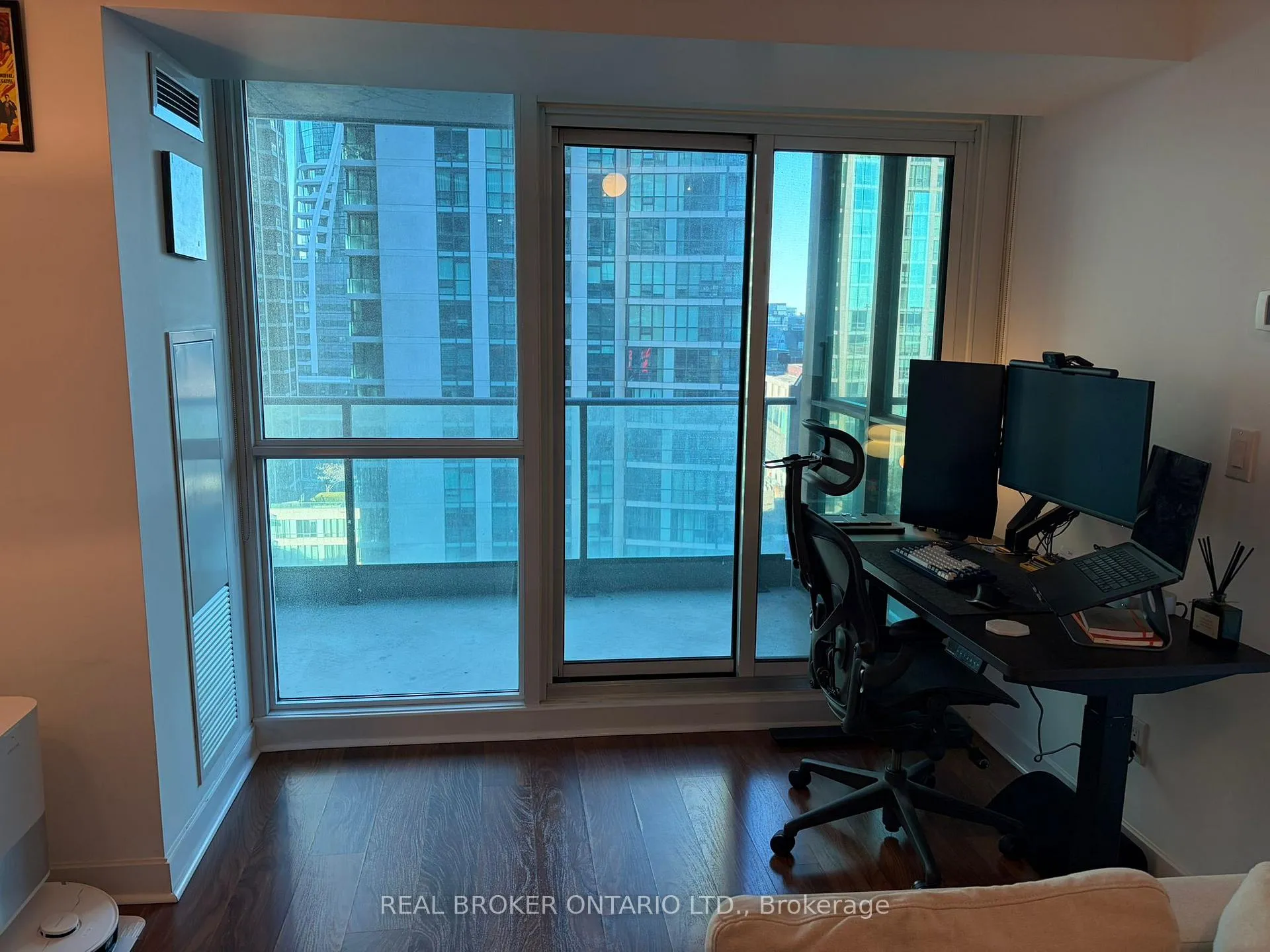 Photo 5 of Unit 1307, 33 Bay Street, Toronto, Waterfront Communities — HOMEH