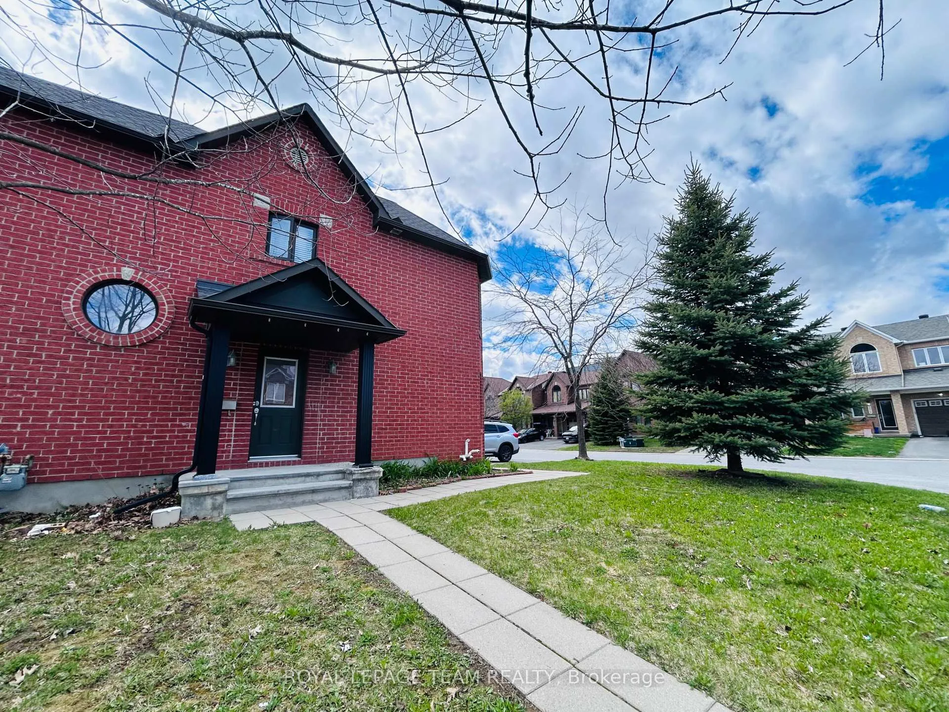 Photo 2 of 371 Balinroan Crescent, Ottawa, Barrhaven - Strandherd — HOMEH