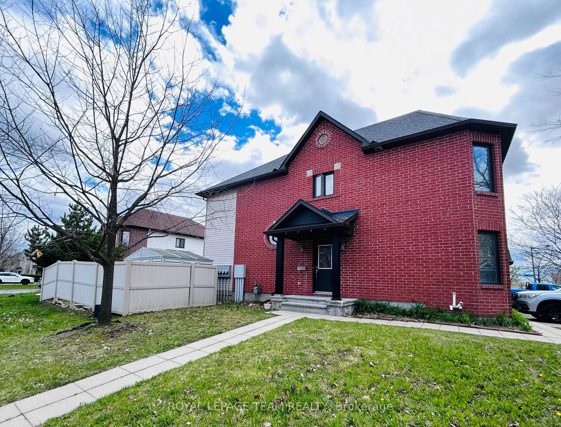 Photo 3 of 371 Balinroan Crescent, Ottawa, Barrhaven - Strandherd — HOMEH