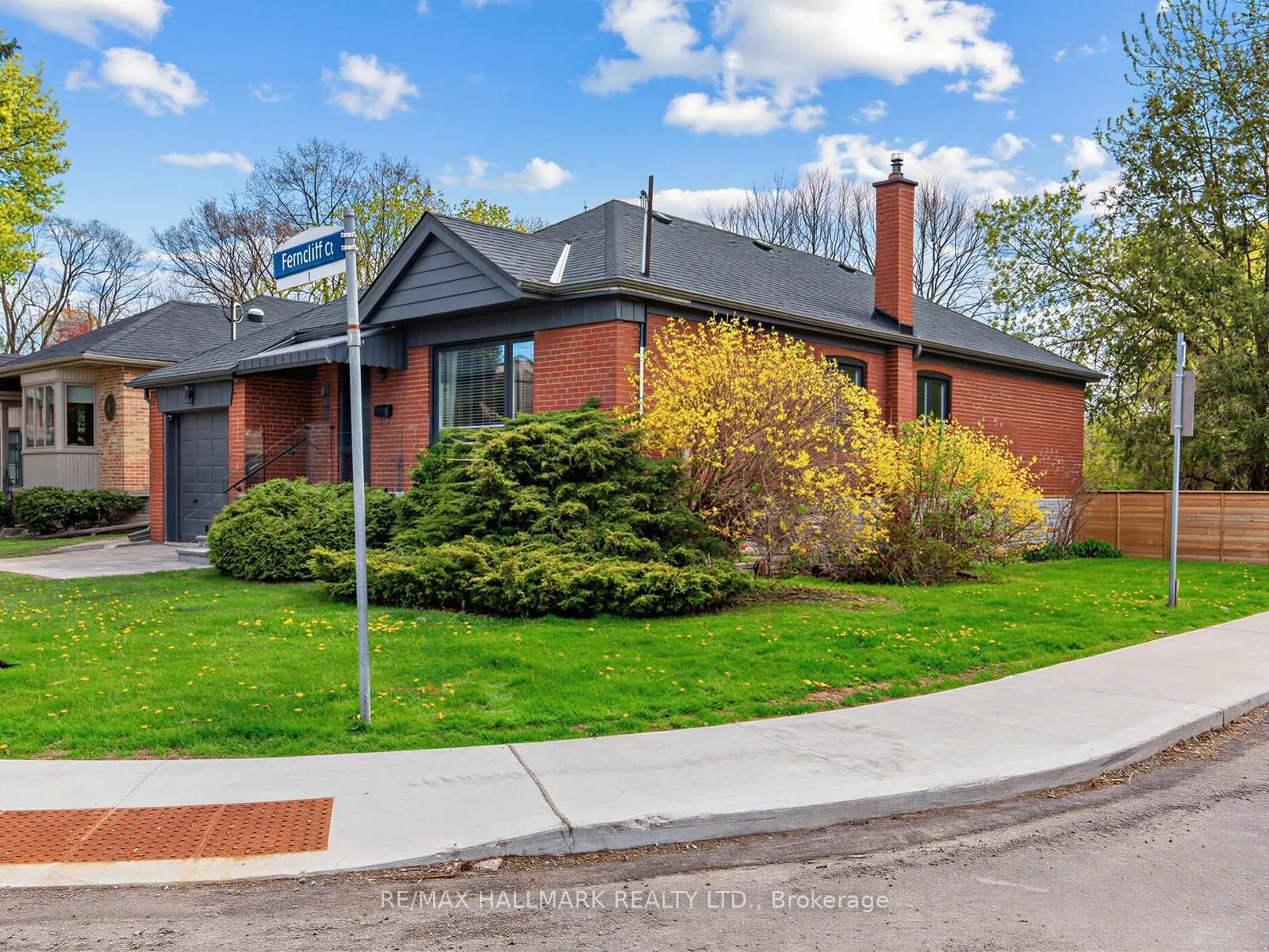 Photo 2 of 1 Ferncliff Court, Toronto, O'Connor-Parkview — HOMEH