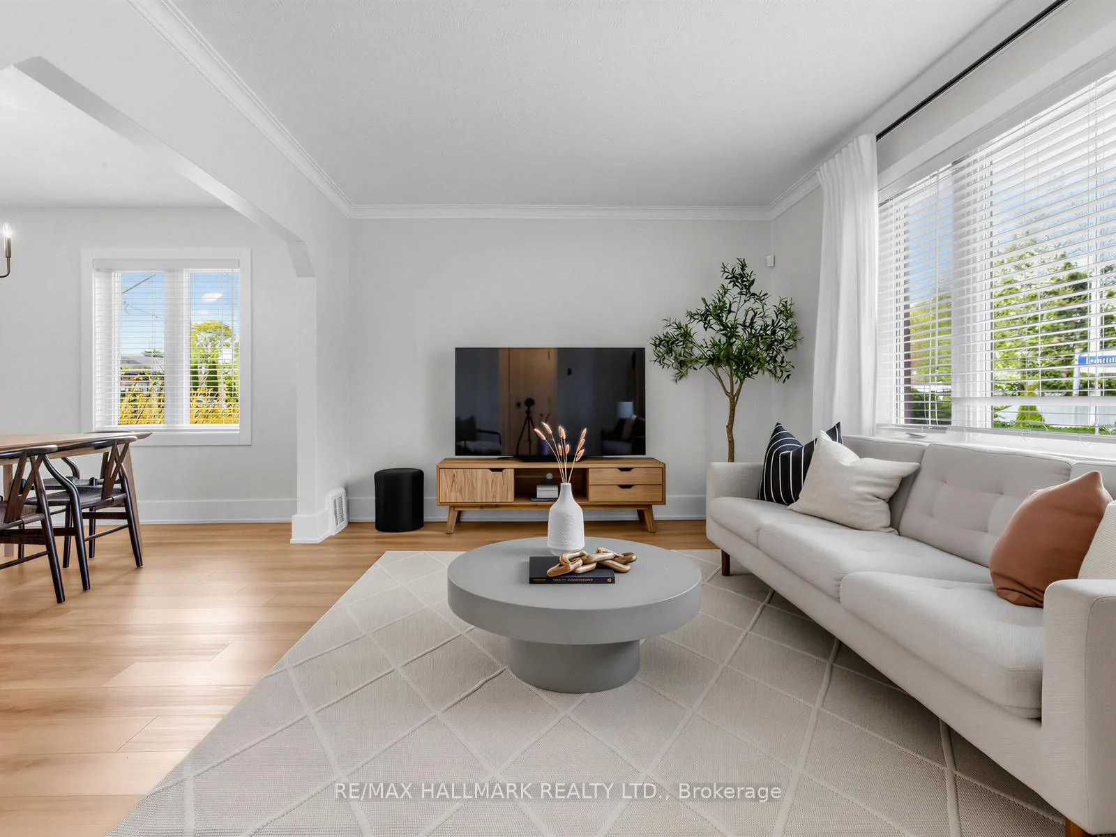 Photo 4 of 1 Ferncliff Court, Toronto, O'Connor-Parkview — HOMEH