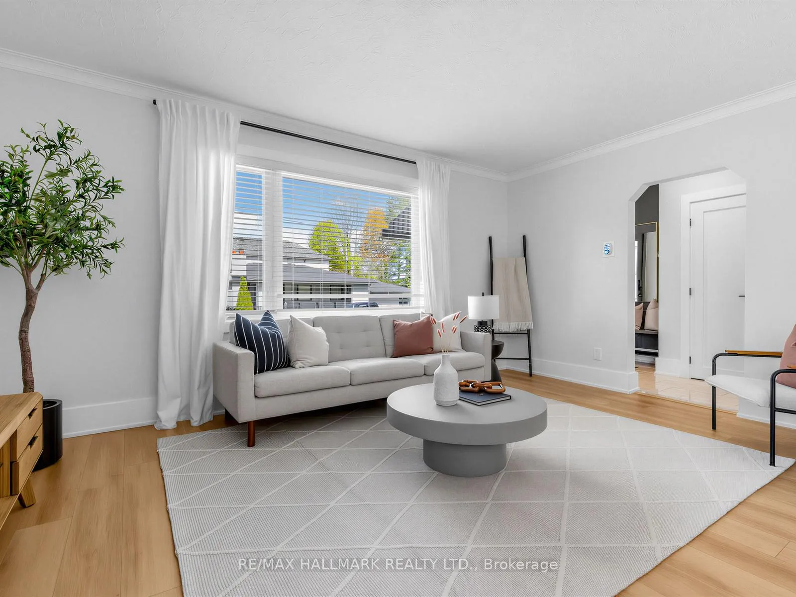 Photo 5 of 1 Ferncliff Court, Toronto, O'Connor-Parkview — HOMEH