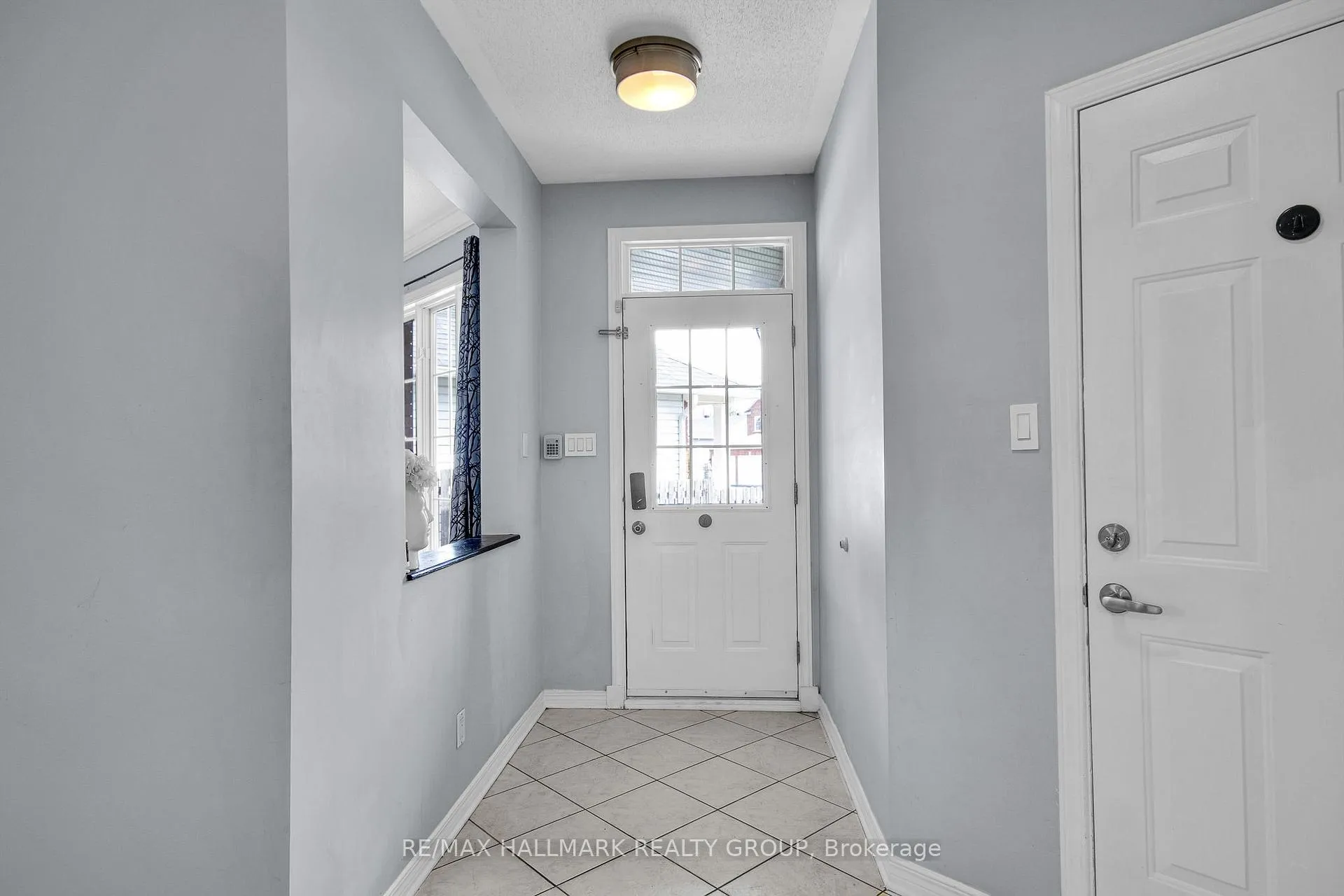 Photo 3 of 4362 Rainforest Drive, Ottawa, Riverside South/Gloucester Glen — HOMEH