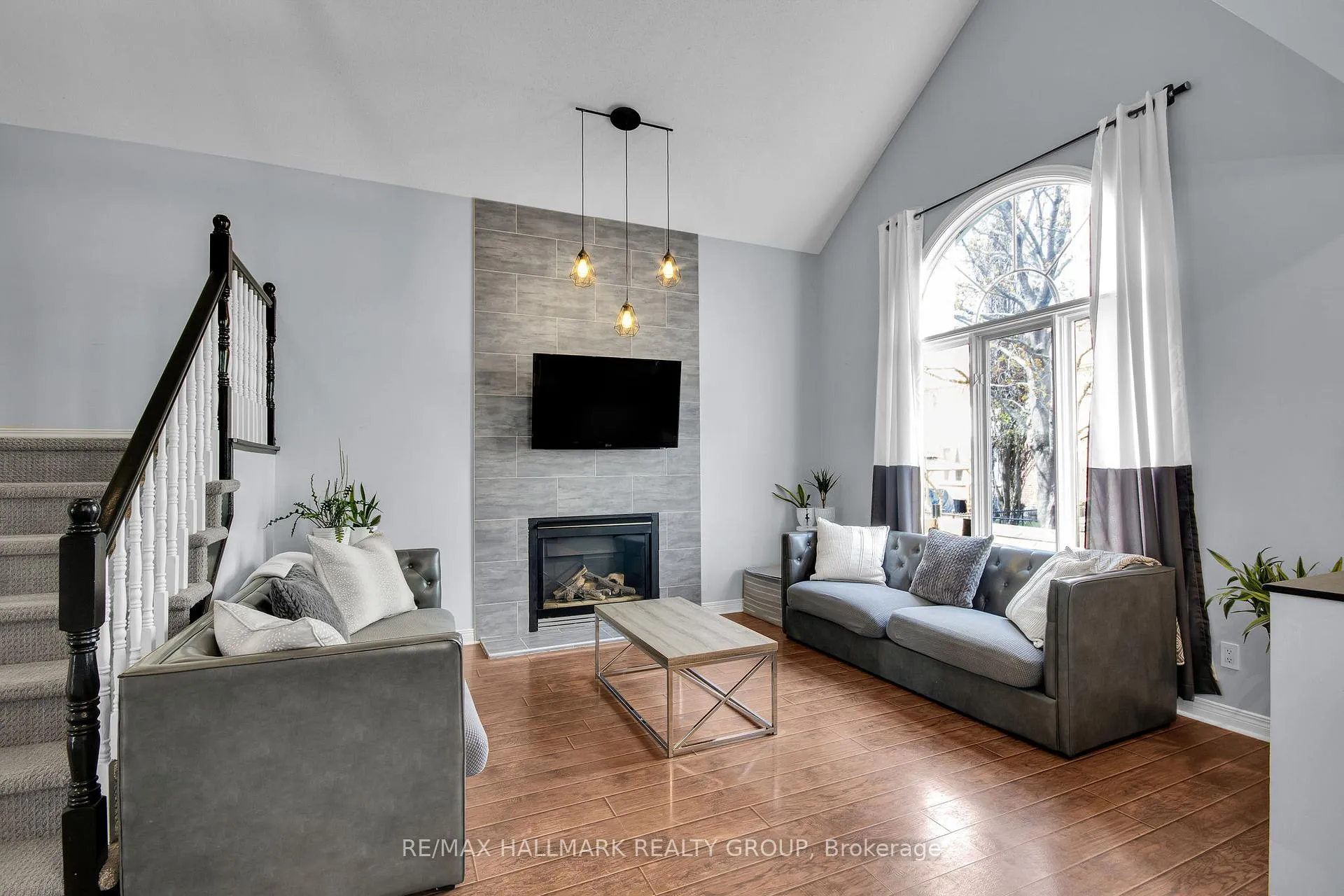 Photo 5 of 4362 Rainforest Drive, Ottawa, Riverside South/Gloucester Glen — HOMEH