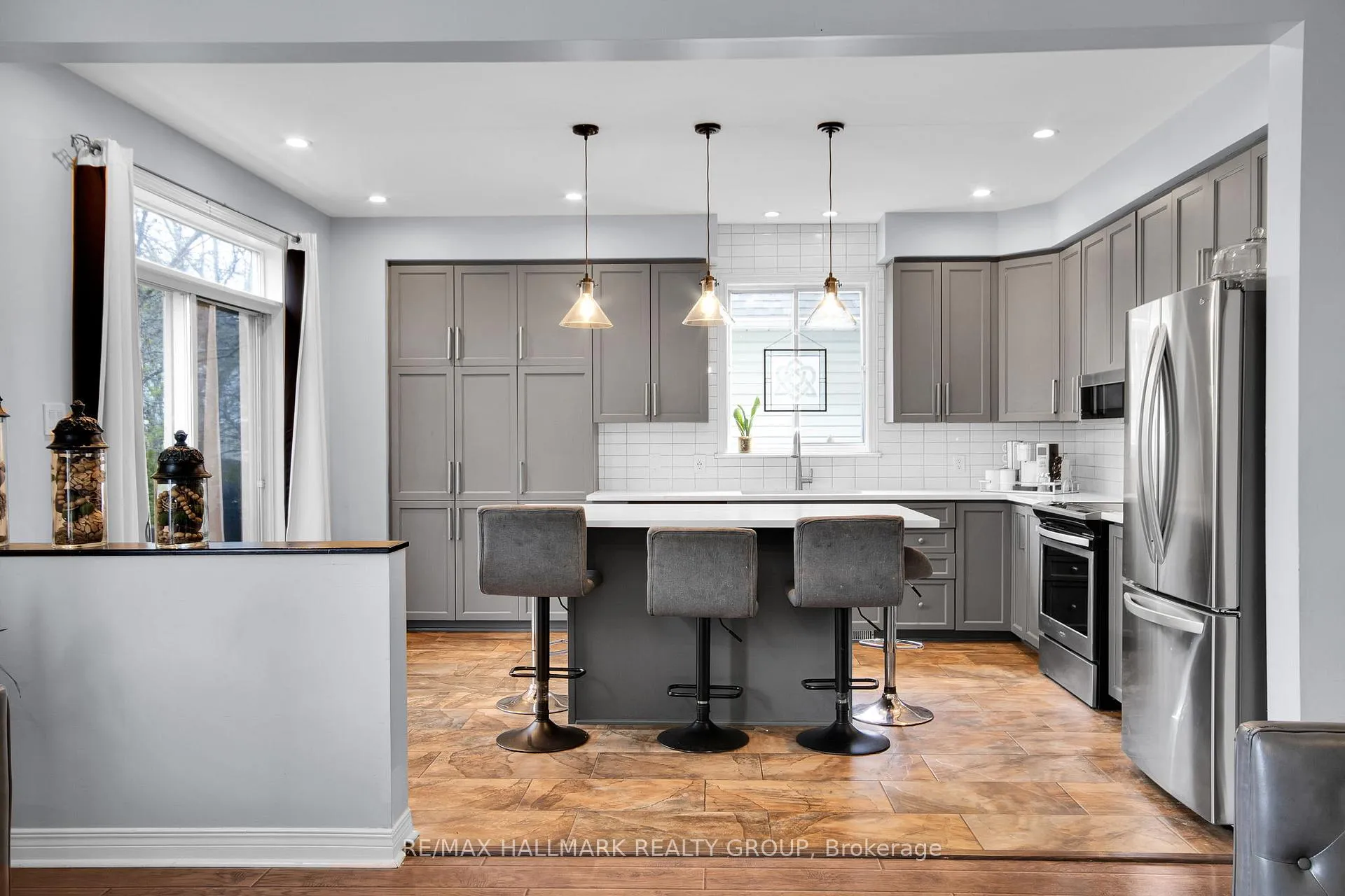 Photo 8 of 4362 Rainforest Drive, Ottawa, Riverside South/Gloucester Glen — HOMEH