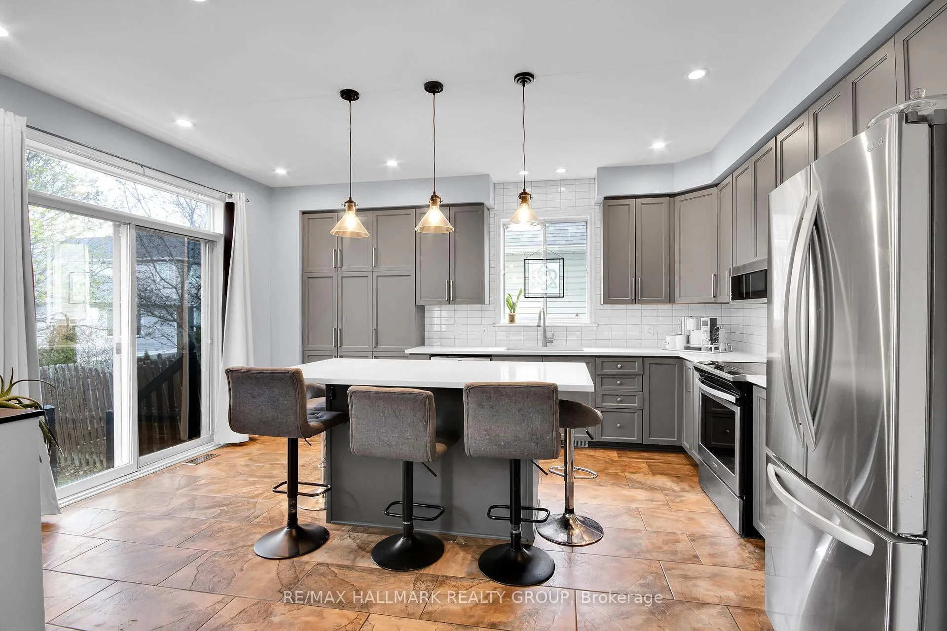 Photo 9 of 4362 Rainforest Drive, Ottawa, Riverside South/Gloucester Glen — HOMEH