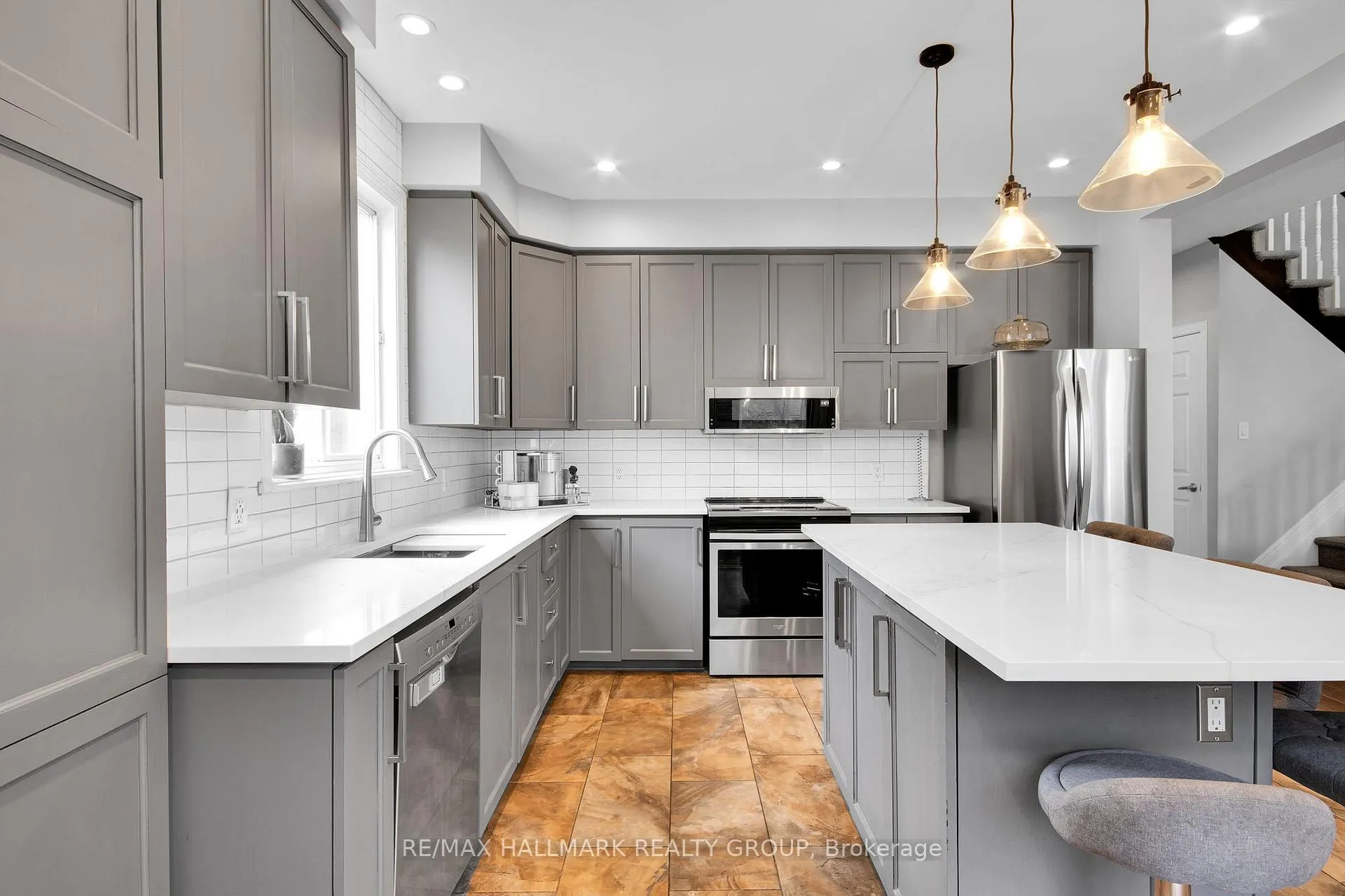 Photo 10 of 4362 Rainforest Drive, Ottawa, Riverside South/Gloucester Glen — HOMEH