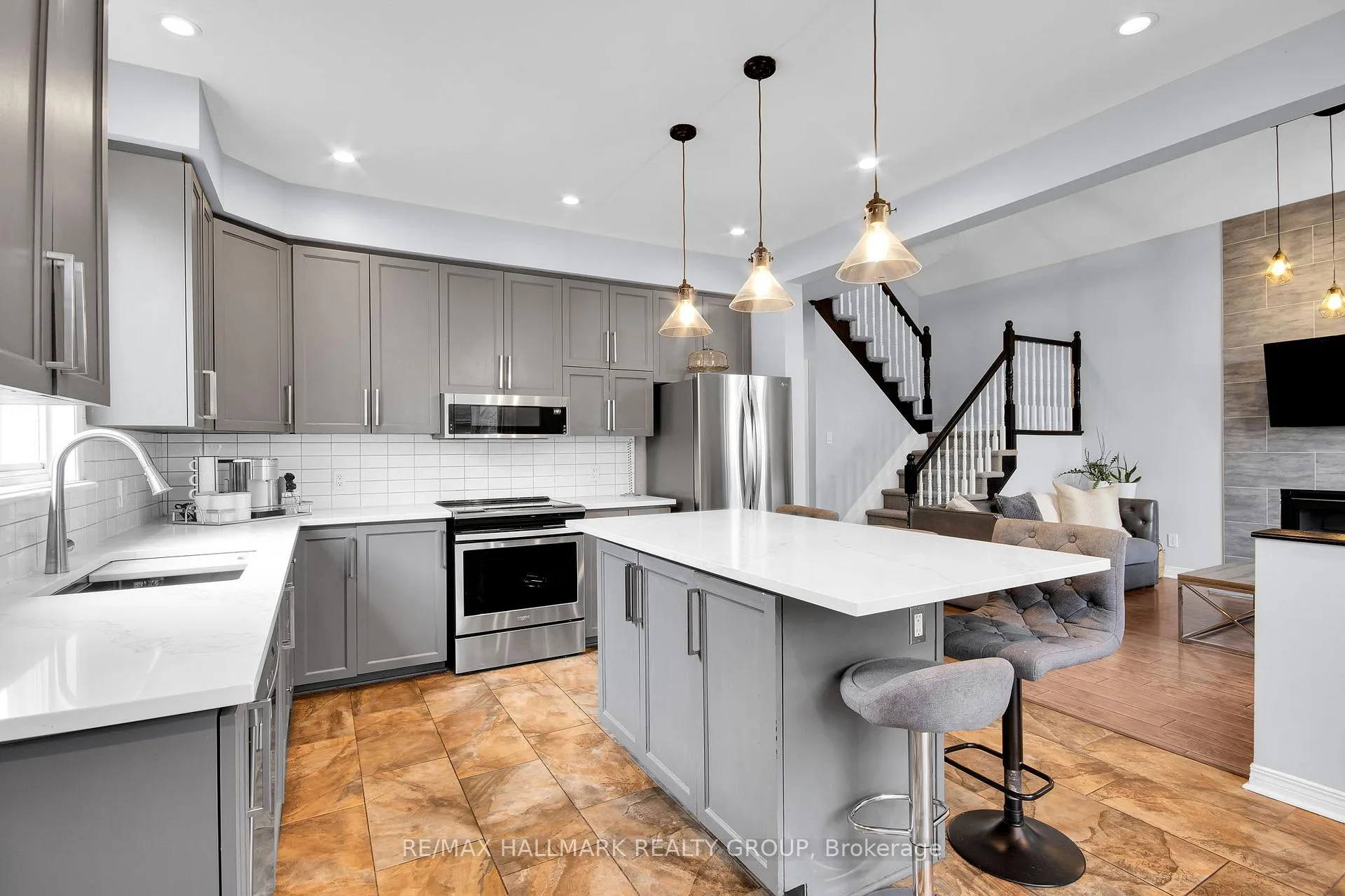 Photo 11 of 4362 Rainforest Drive, Ottawa, Riverside South/Gloucester Glen — HOMEH