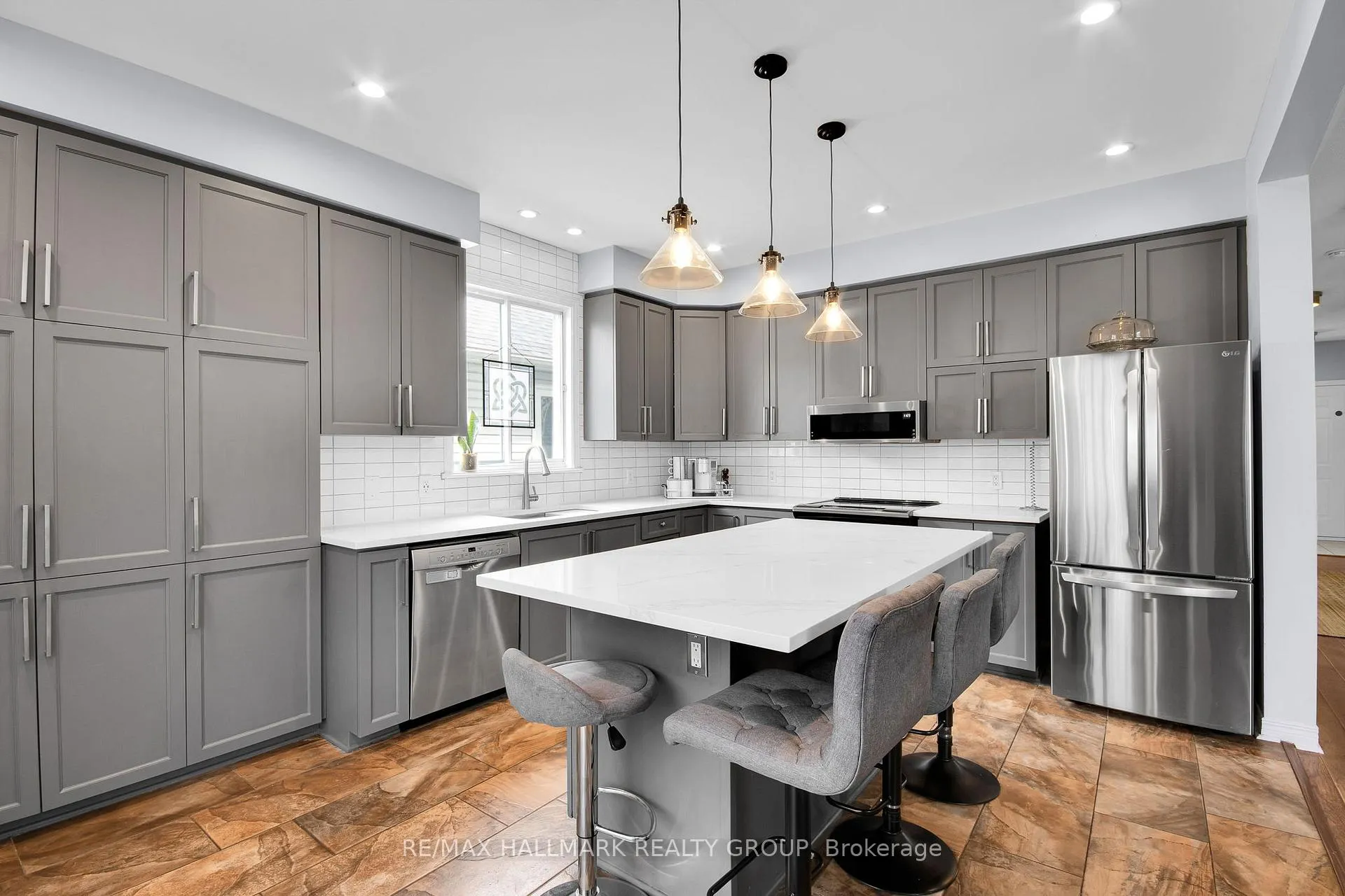 Photo 13 of 4362 Rainforest Drive, Ottawa, Riverside South/Gloucester Glen — HOMEH