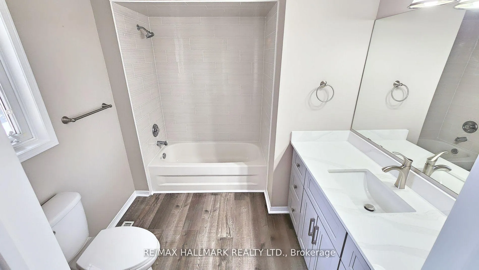 Photo 7 of 48 Downing Crescent, Barrie, Holly — HOMEH