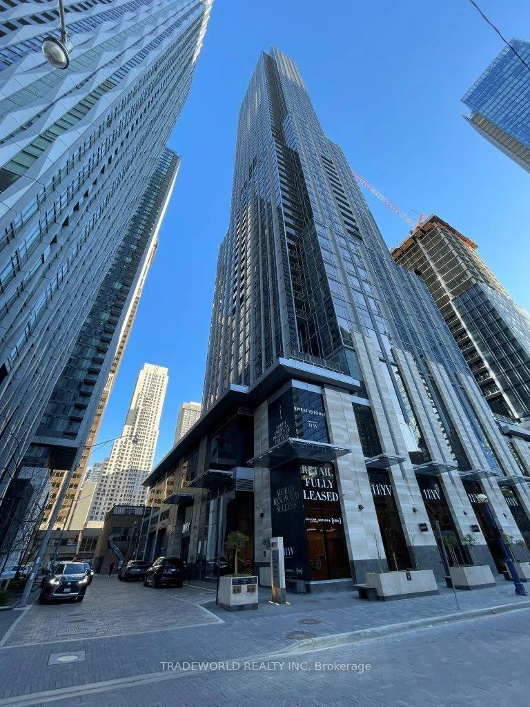Front of Unit 5302, 11 Yorkville Avenue