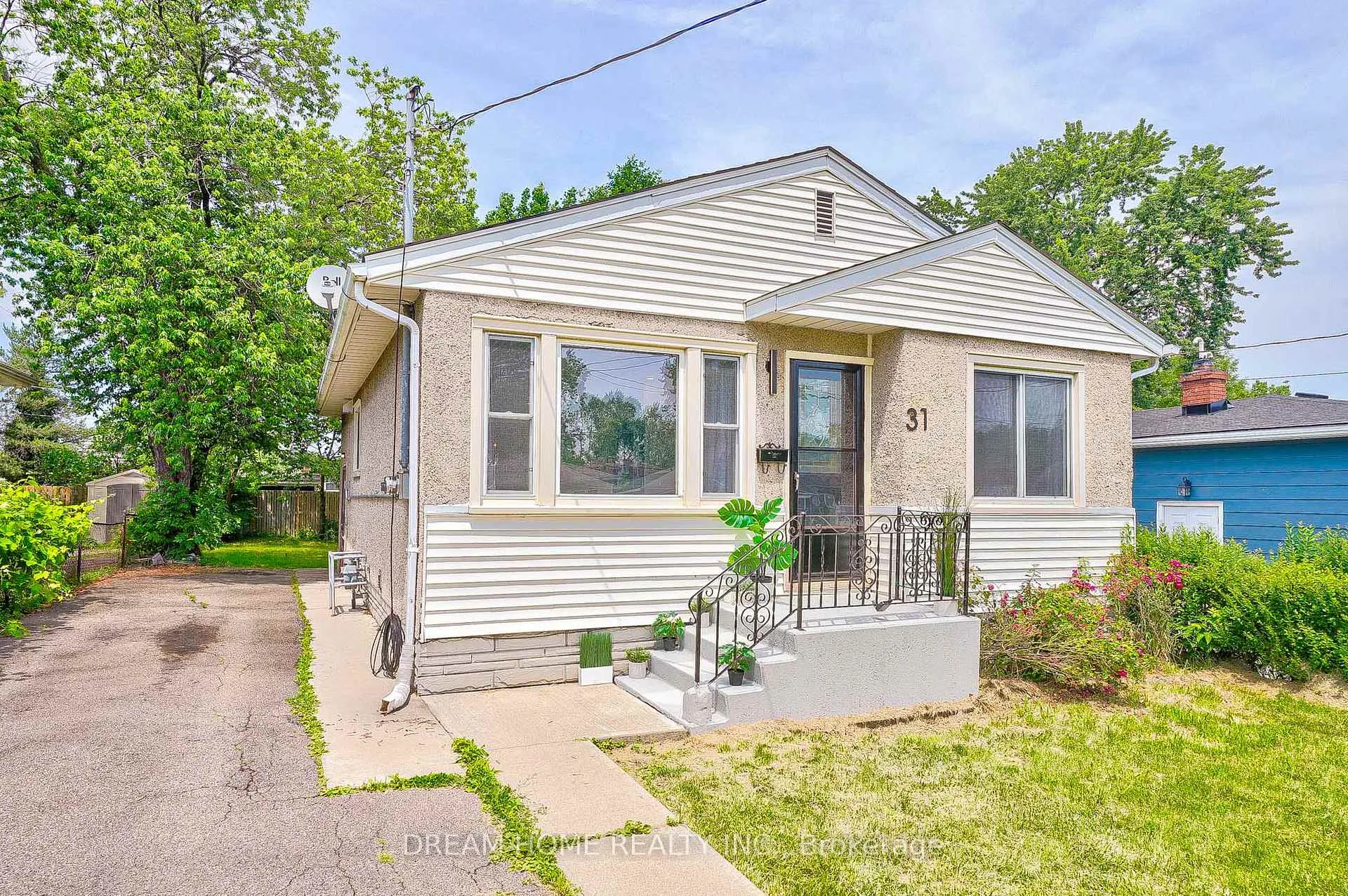 Photo 2 of 31 Warren Road, St. Catharines, Secord Woods — HOMEH