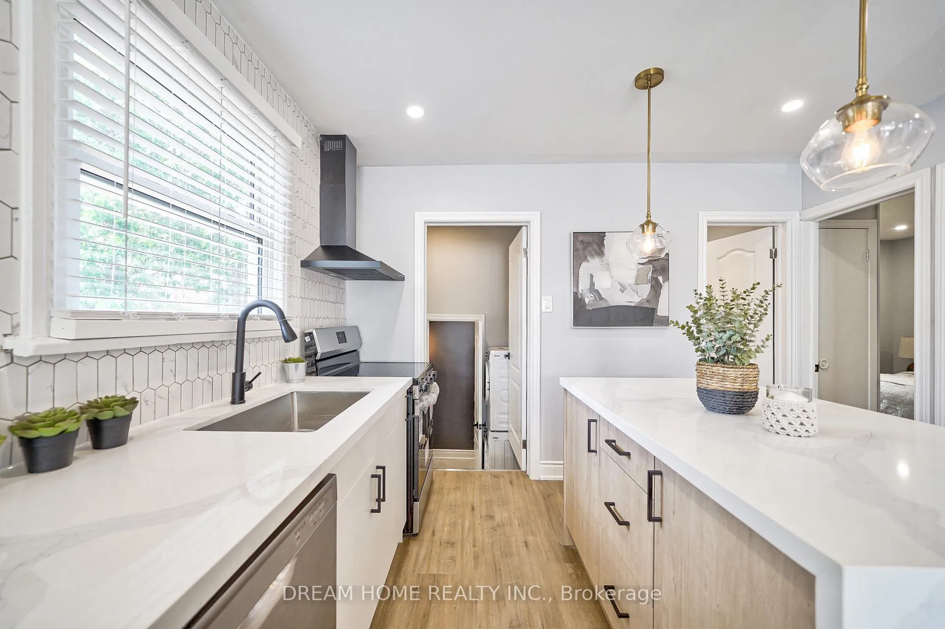 Photo 11 of 31 Warren Road, St. Catharines, Secord Woods — HOMEH