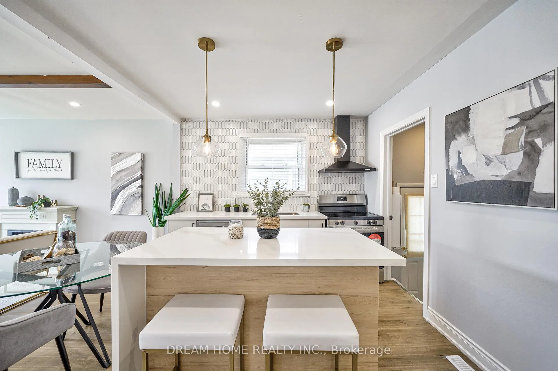 Photo 12 of 31 Warren Road, St. Catharines, Secord Woods — HOMEH