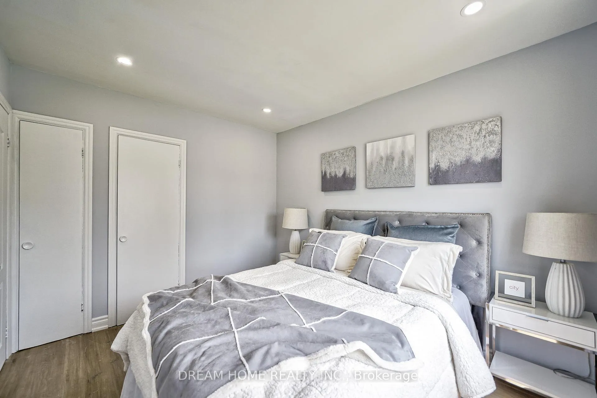 Photo 17 of 31 Warren Road, St. Catharines, Secord Woods — HOMEH