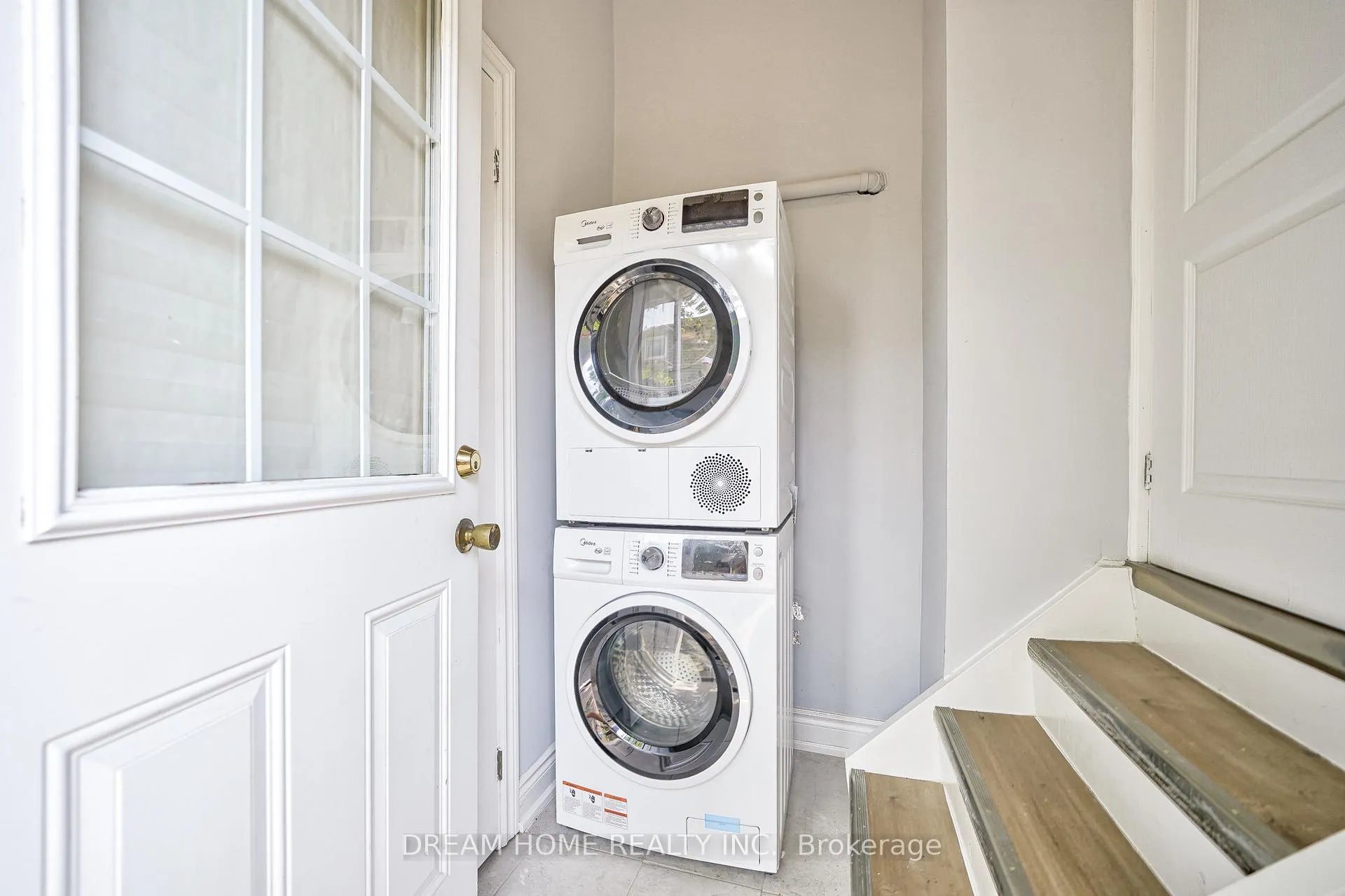 Photo 28 of 31 Warren Road, St. Catharines, Secord Woods — HOMEH