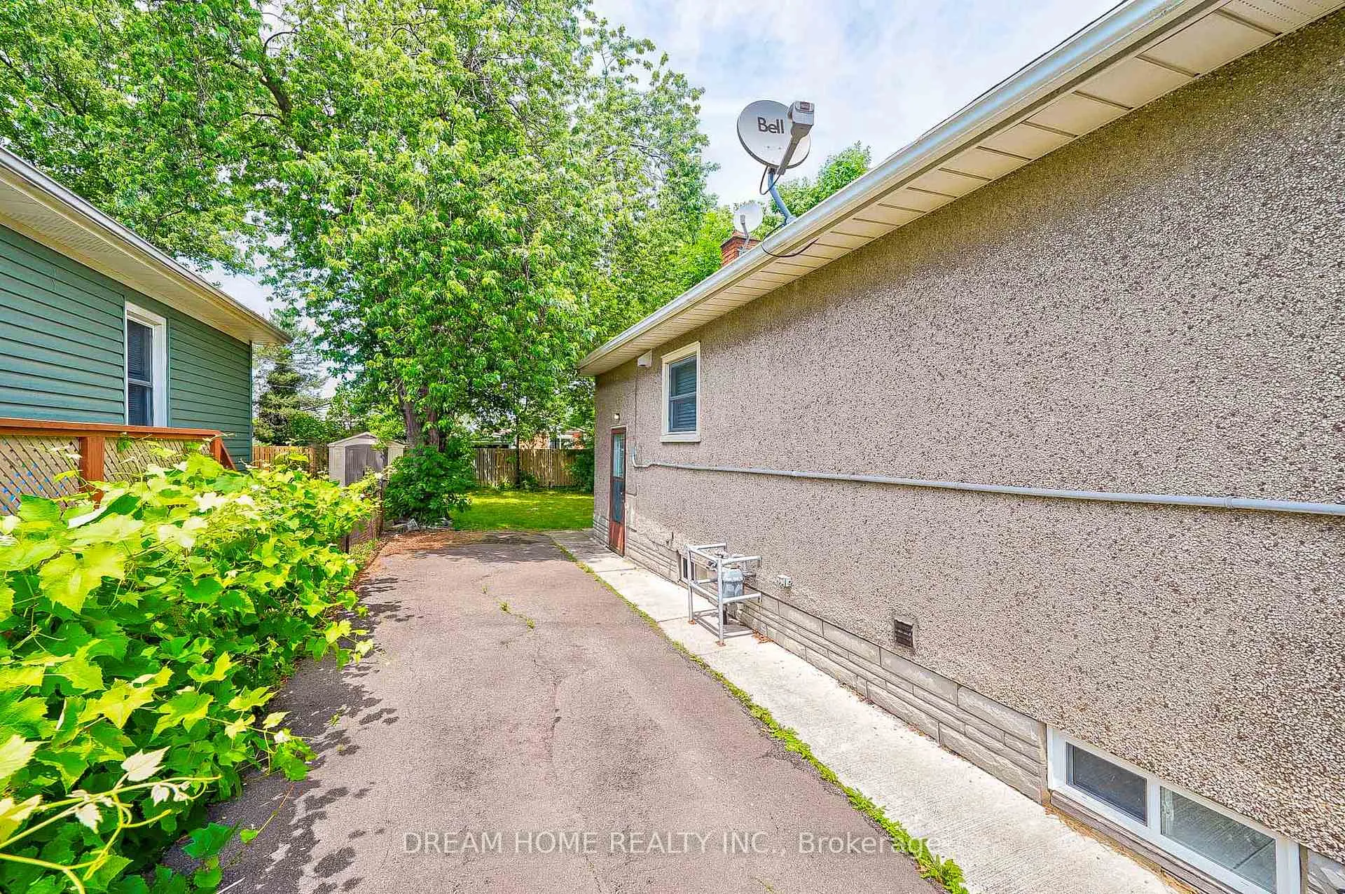 Photo 29 of 31 Warren Road, St. Catharines, Secord Woods — HOMEH