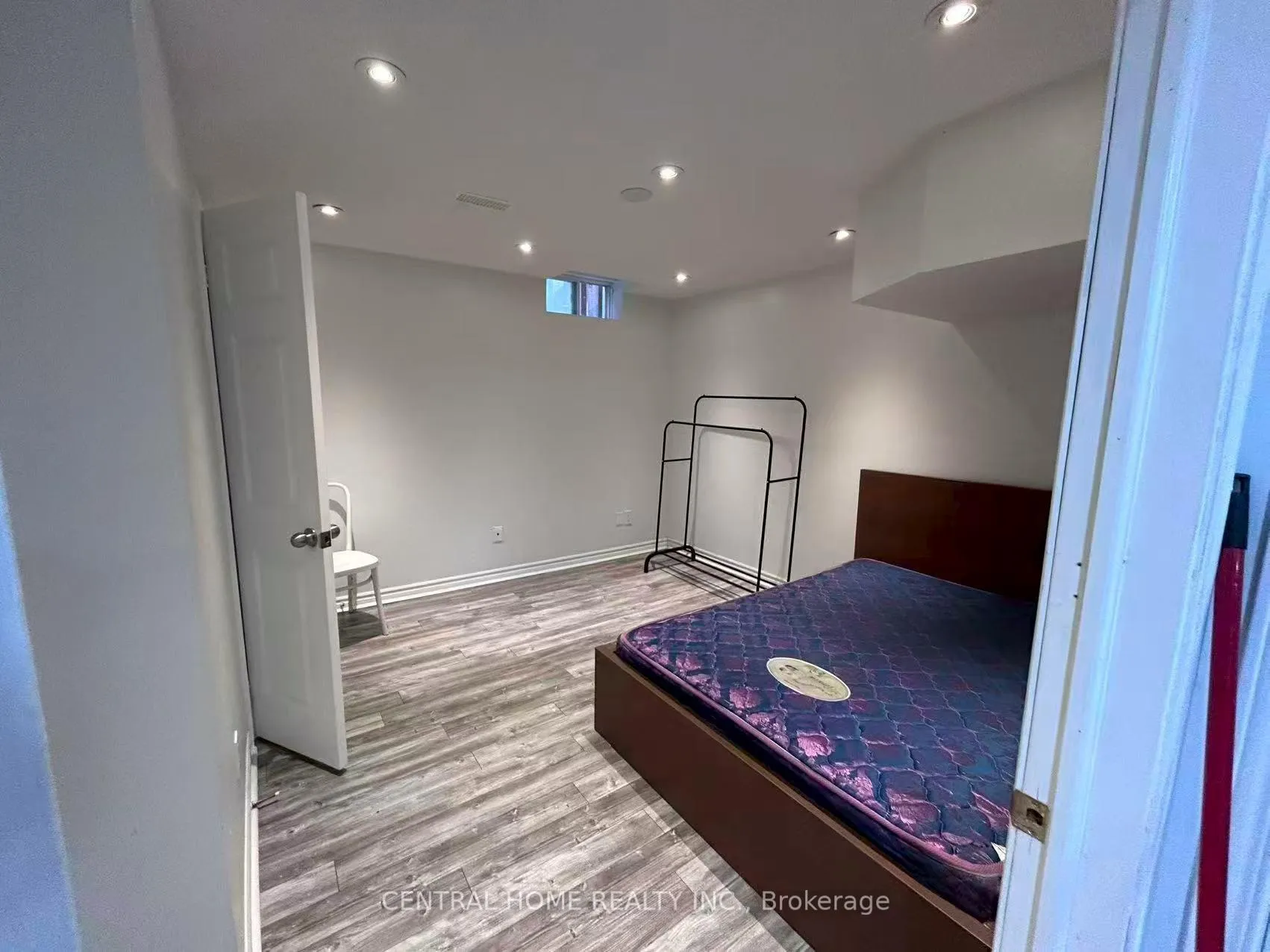 Photo 6 of Unit Bsmt, 25 Eastvale Drive, Markham, Cedarwood — HOMEH