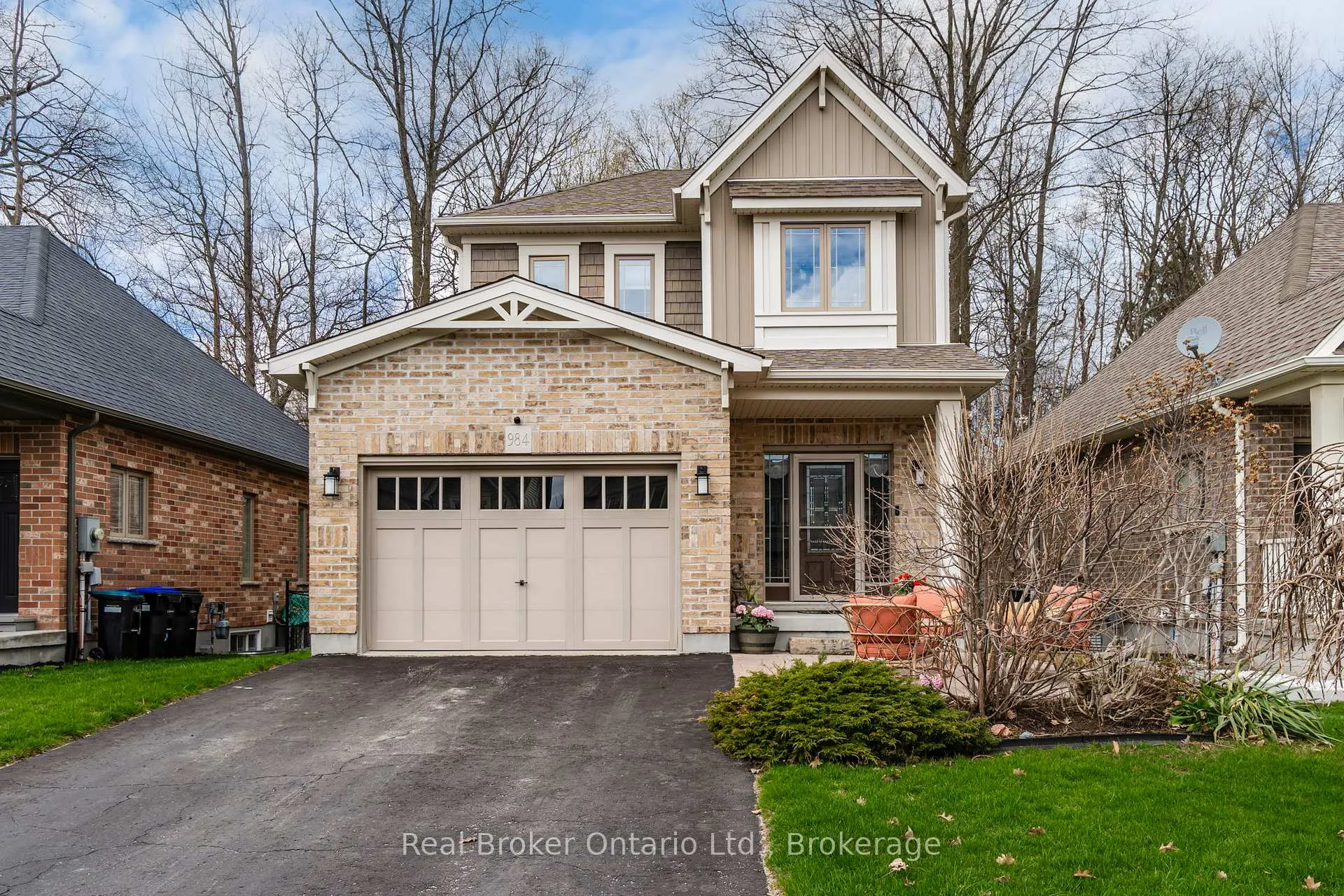 Front of 984 Cook Drive