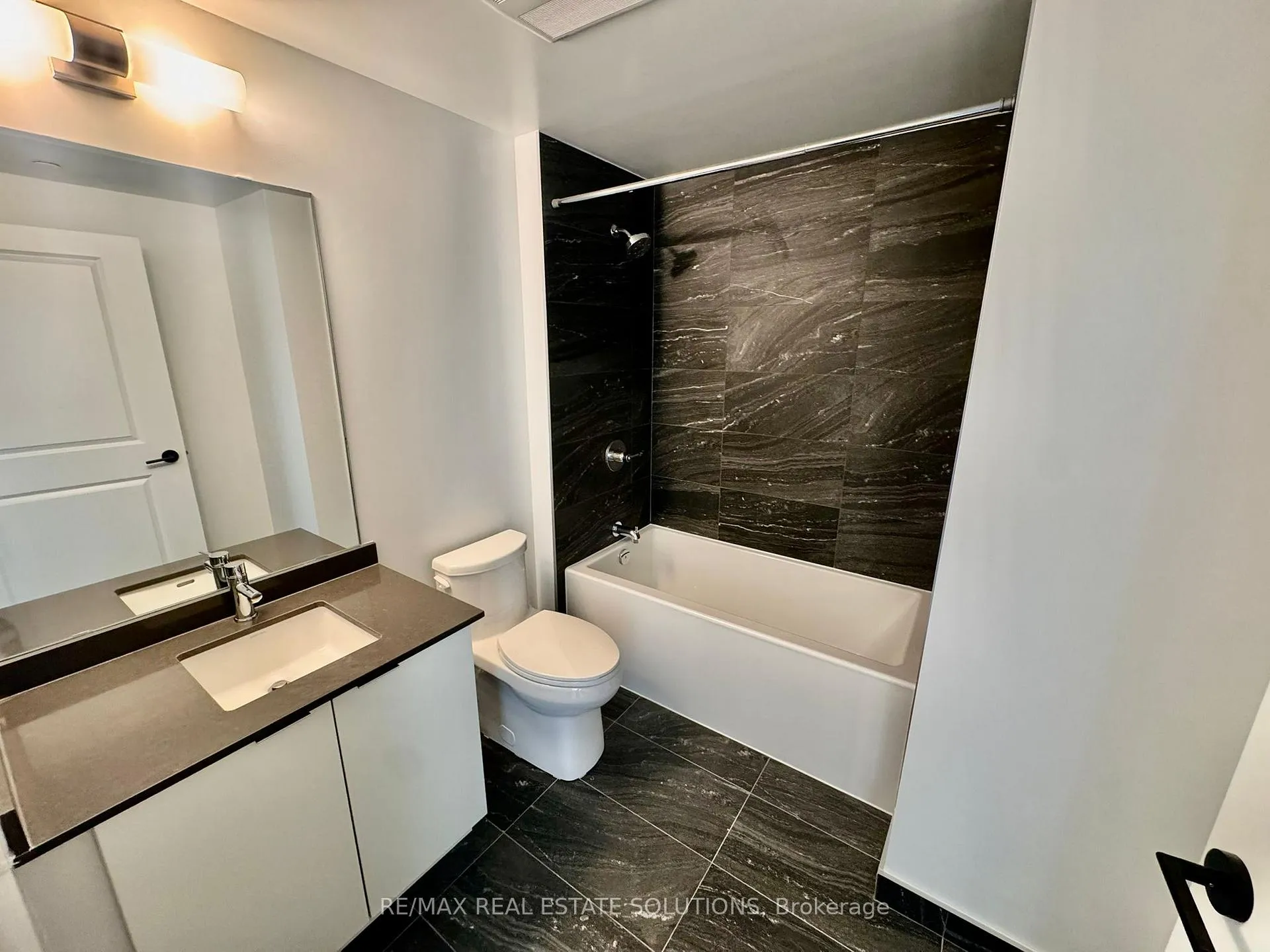 Photo 12 of Unit 905, 2075 Lakeshore Road, Burlington, Brant — HOMEH