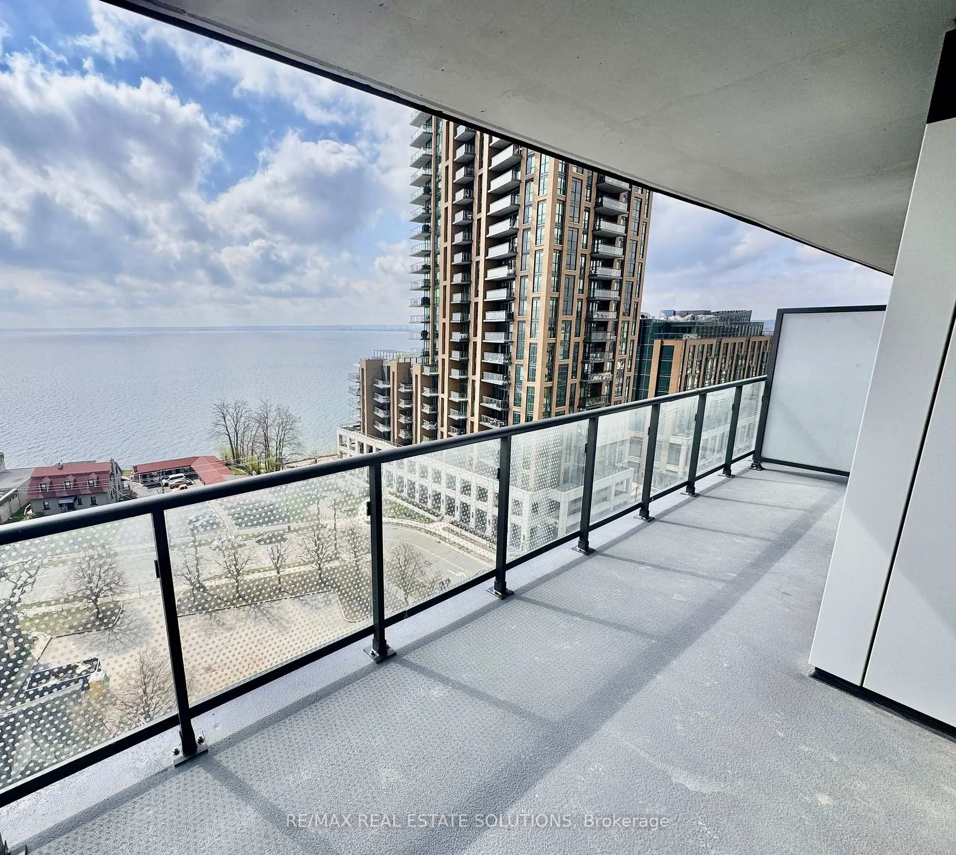 Photo 15 of Unit 905, 2075 Lakeshore Road, Burlington, Brant — HOMEH