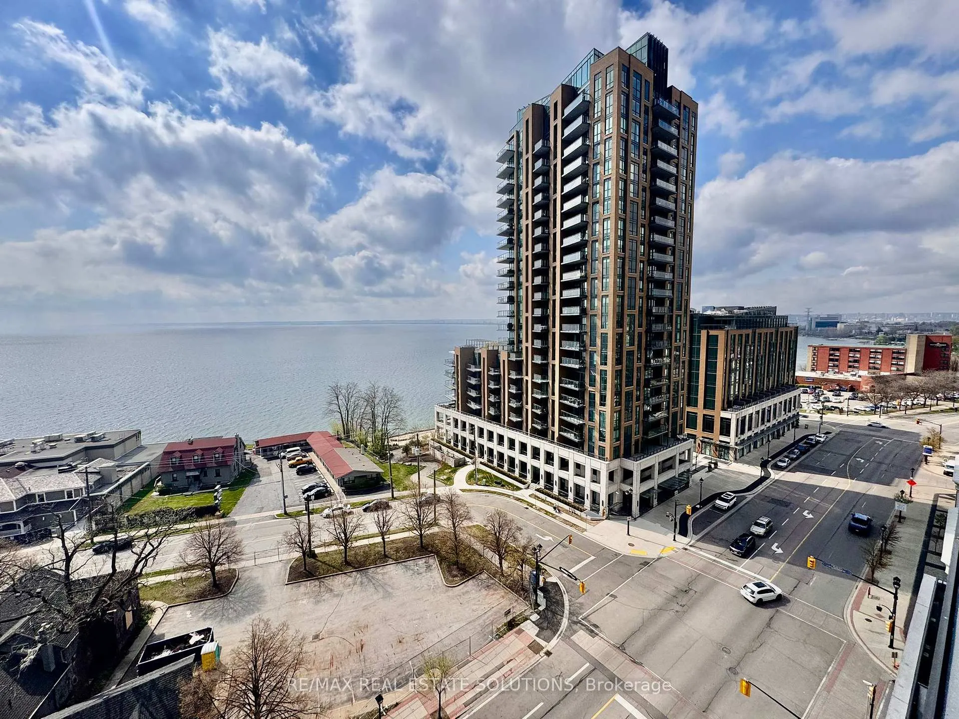 Photo 16 of Unit 905, 2075 Lakeshore Road, Burlington, Brant — HOMEH