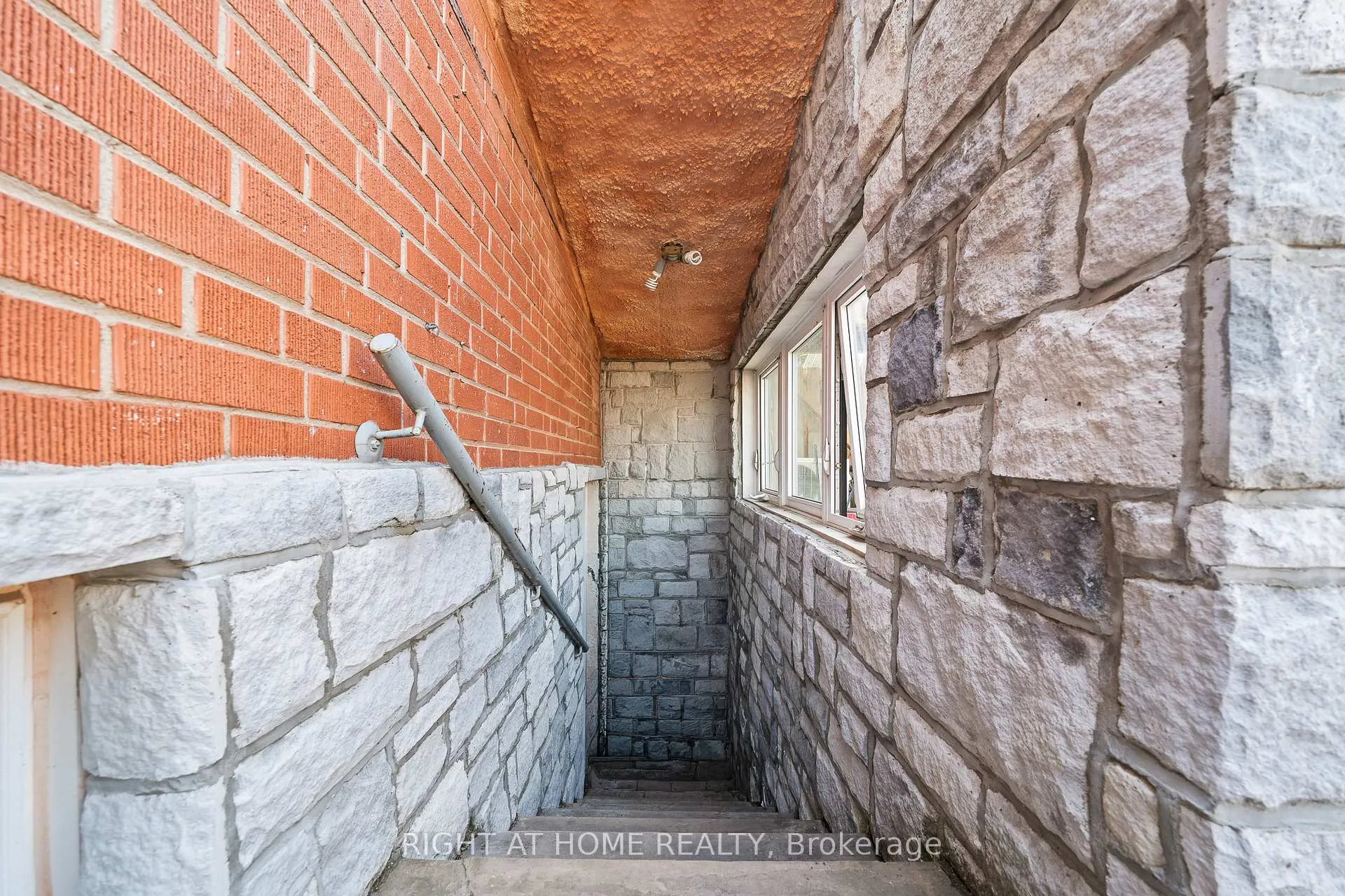 Photo 6 of Unit 4, 490 Brock Avenue, Toronto, Dufferin Grove — HOMEH