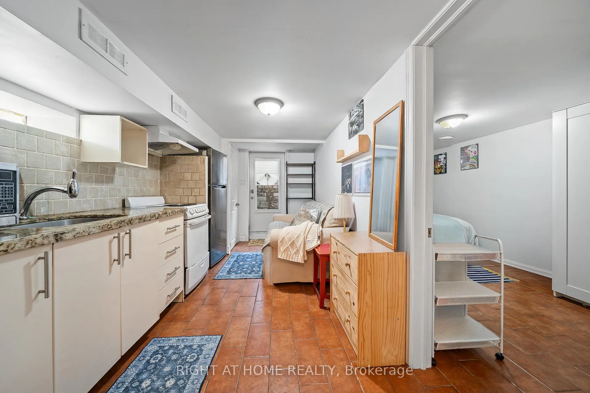 Photo 7 of Unit 4, 490 Brock Avenue, Toronto, Dufferin Grove — HOMEH