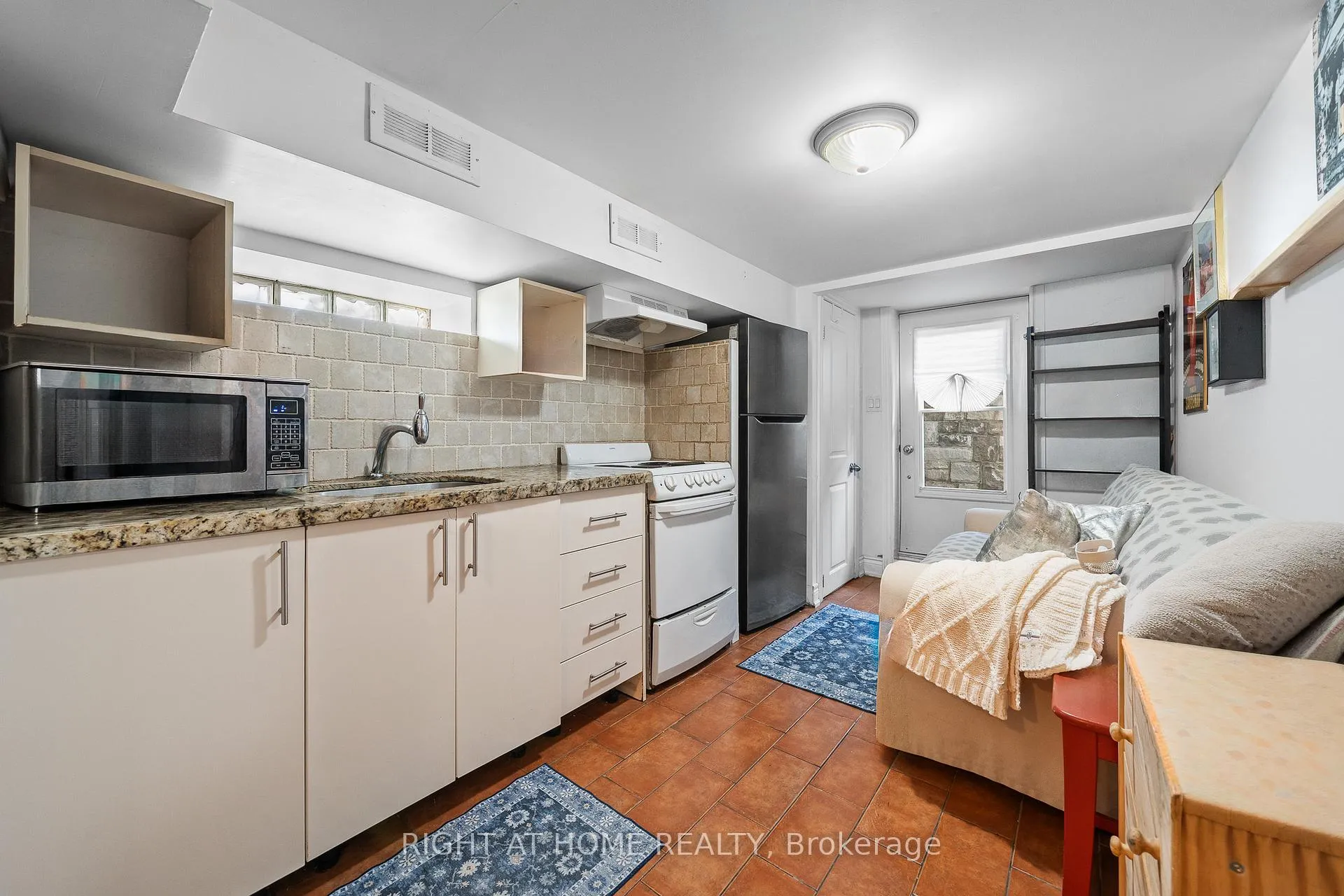 Photo 8 of Unit 4, 490 Brock Avenue, Toronto, Dufferin Grove — HOMEH