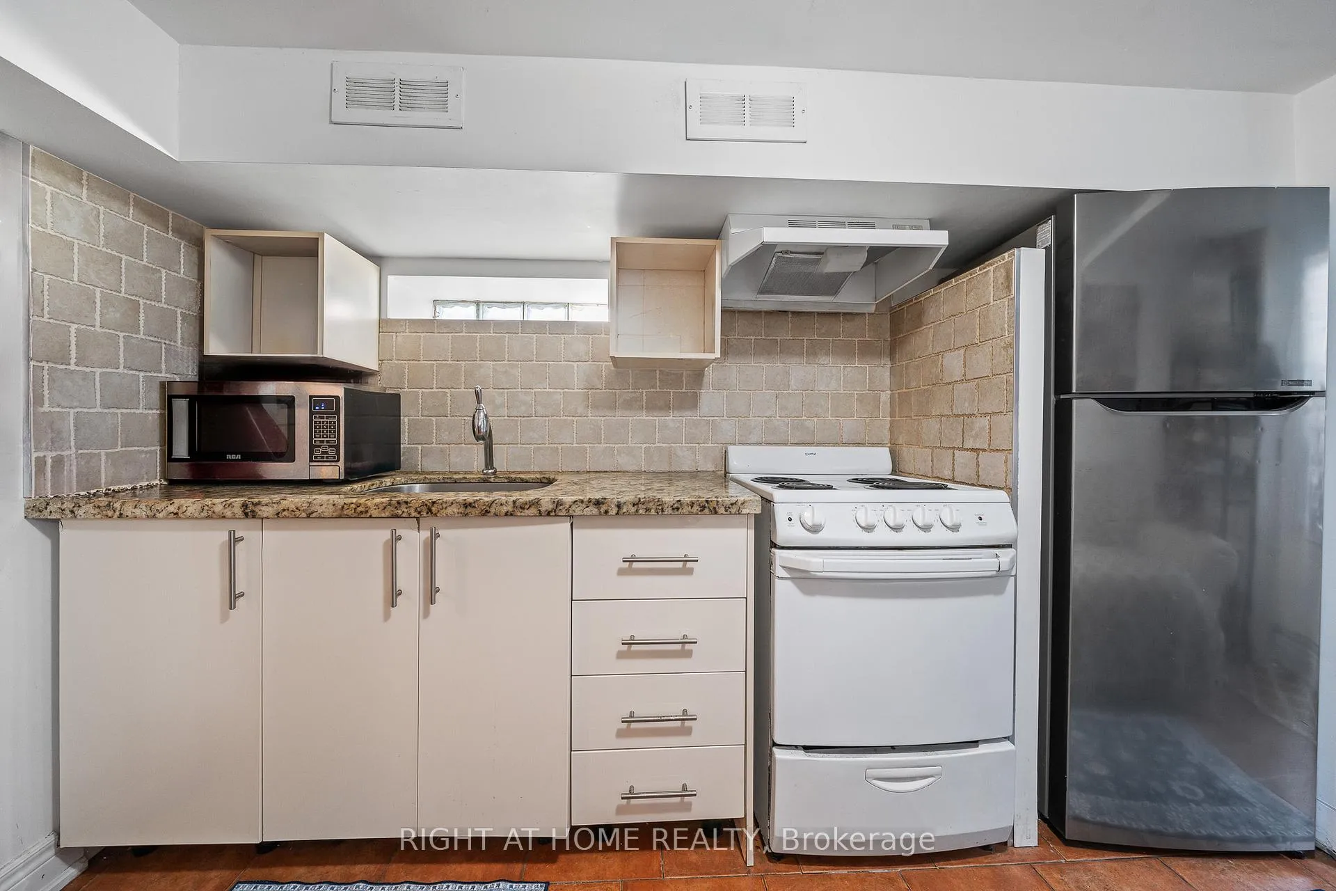 Photo 10 of Unit 4, 490 Brock Avenue, Toronto, Dufferin Grove — HOMEH