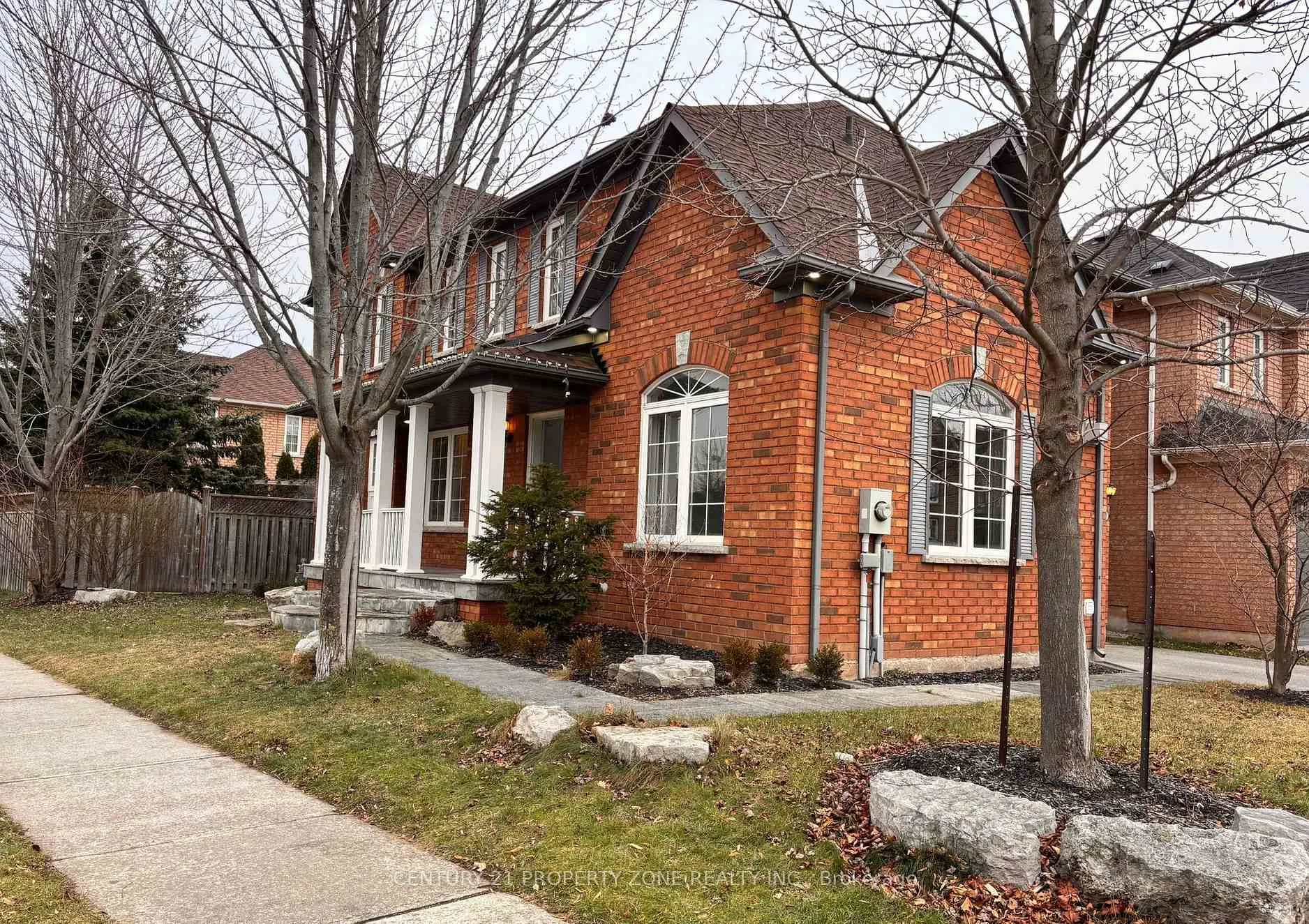 Photo 2 of 2201 Crestmont Drive, Oakville, Westmount — HOMEH