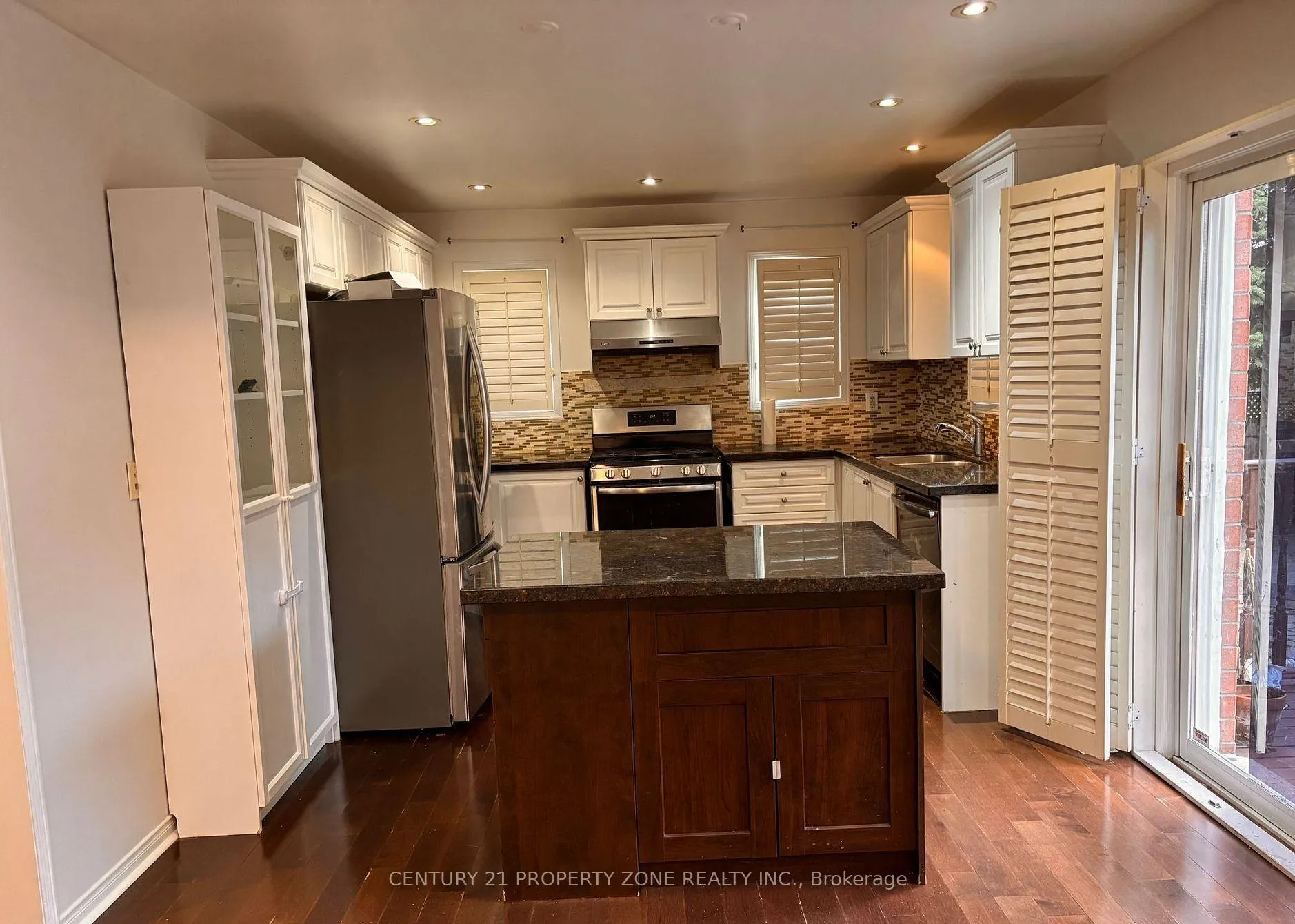 Photo 4 of 2201 Crestmont Drive, Oakville, Westmount — HOMEH