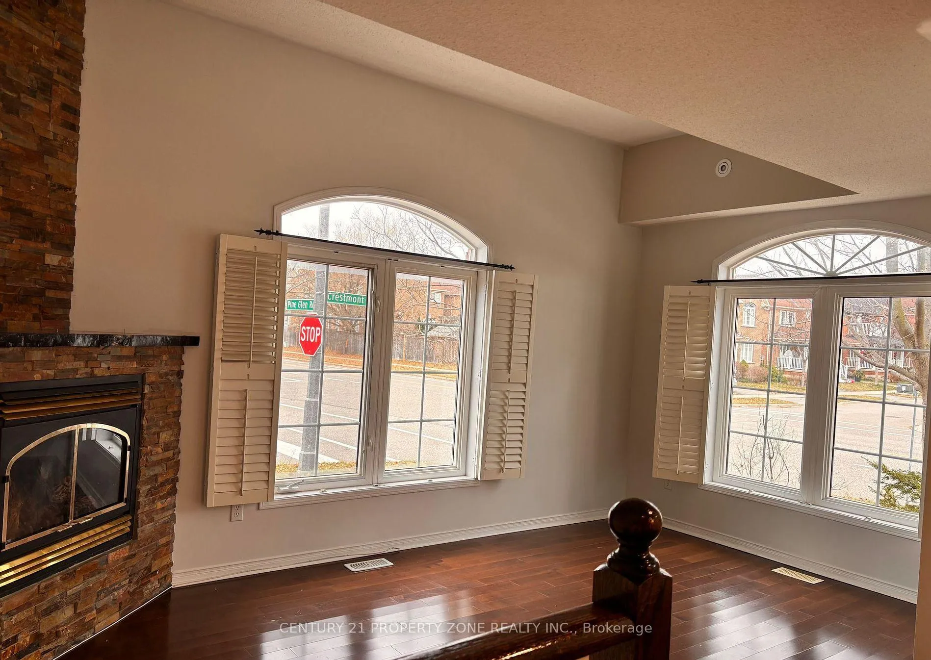 Photo 6 of 2201 Crestmont Drive, Oakville, Westmount — HOMEH