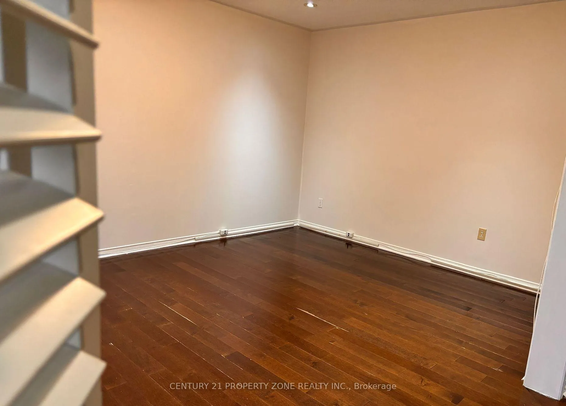 Photo 7 of 2201 Crestmont Drive, Oakville, Westmount — HOMEH