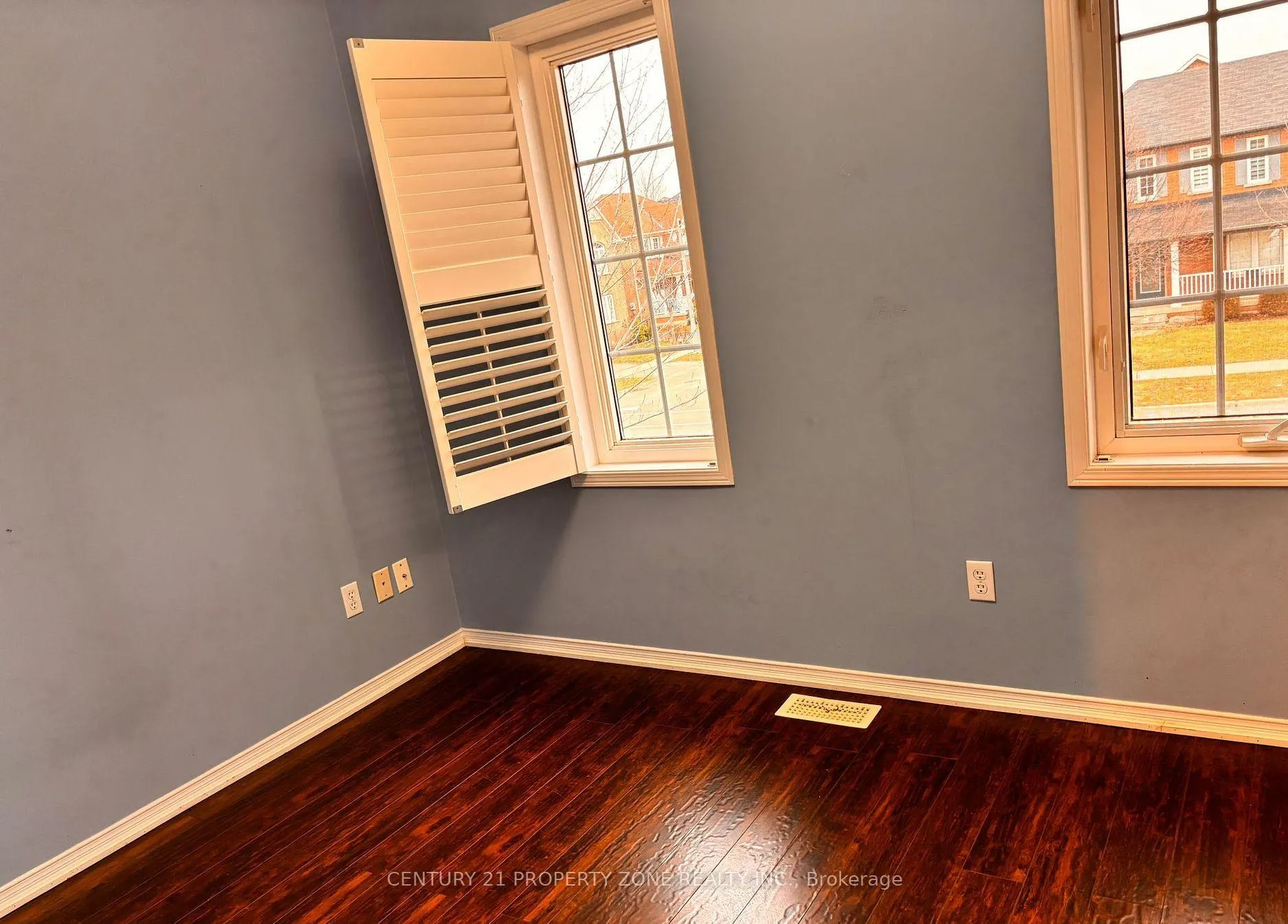 Photo 8 of 2201 Crestmont Drive, Oakville, Westmount — HOMEH