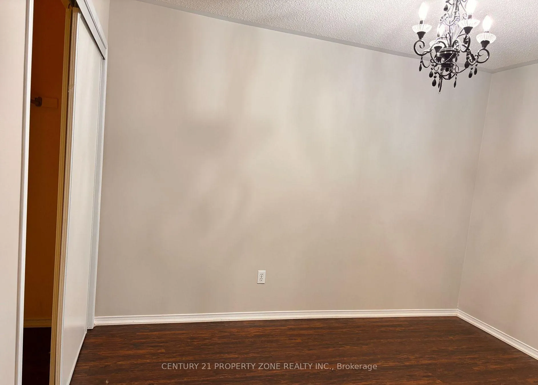 Photo 9 of 2201 Crestmont Drive, Oakville, Westmount — HOMEH