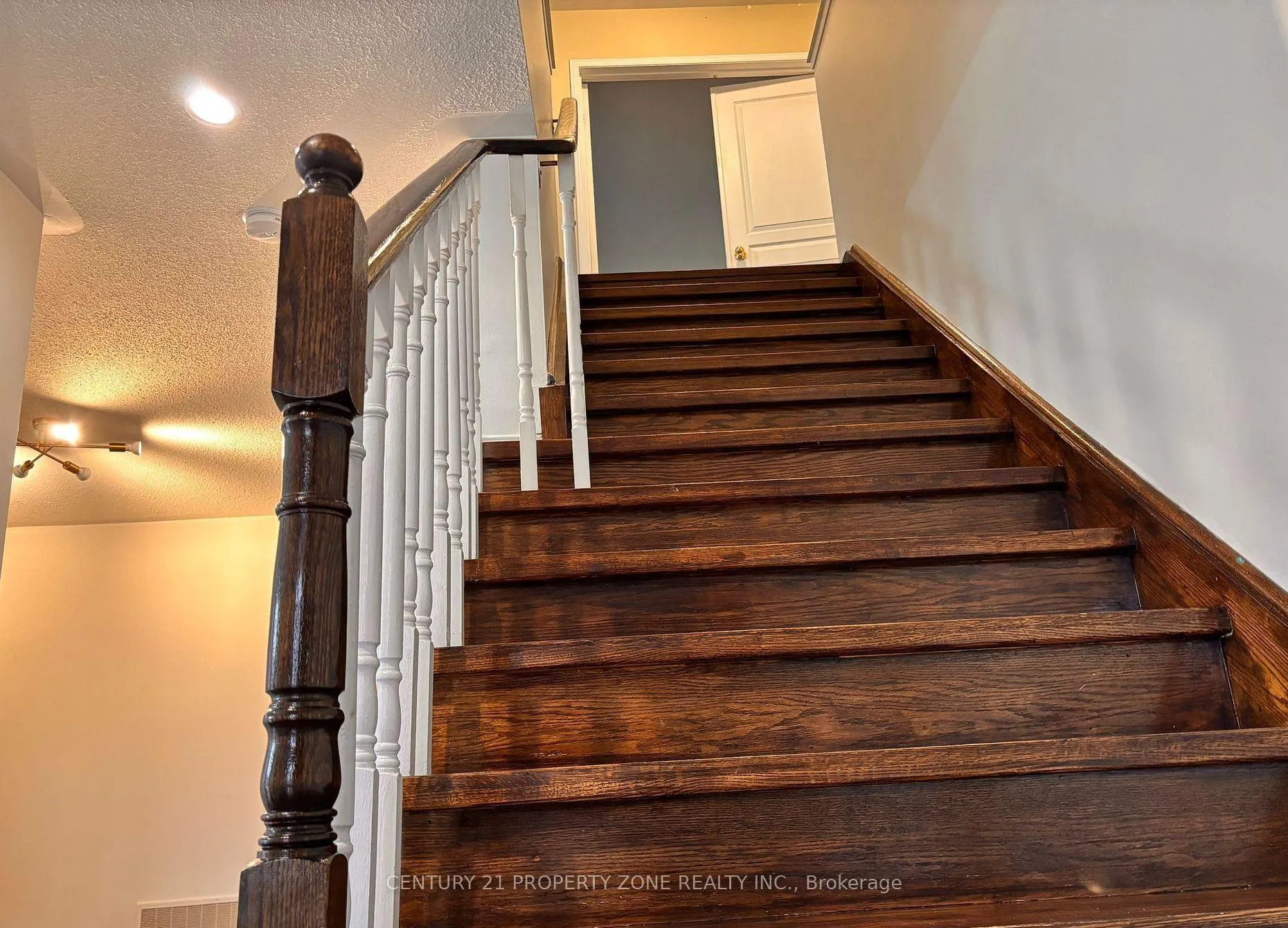 Photo 19 of 2201 Crestmont Drive, Oakville, Westmount — HOMEH